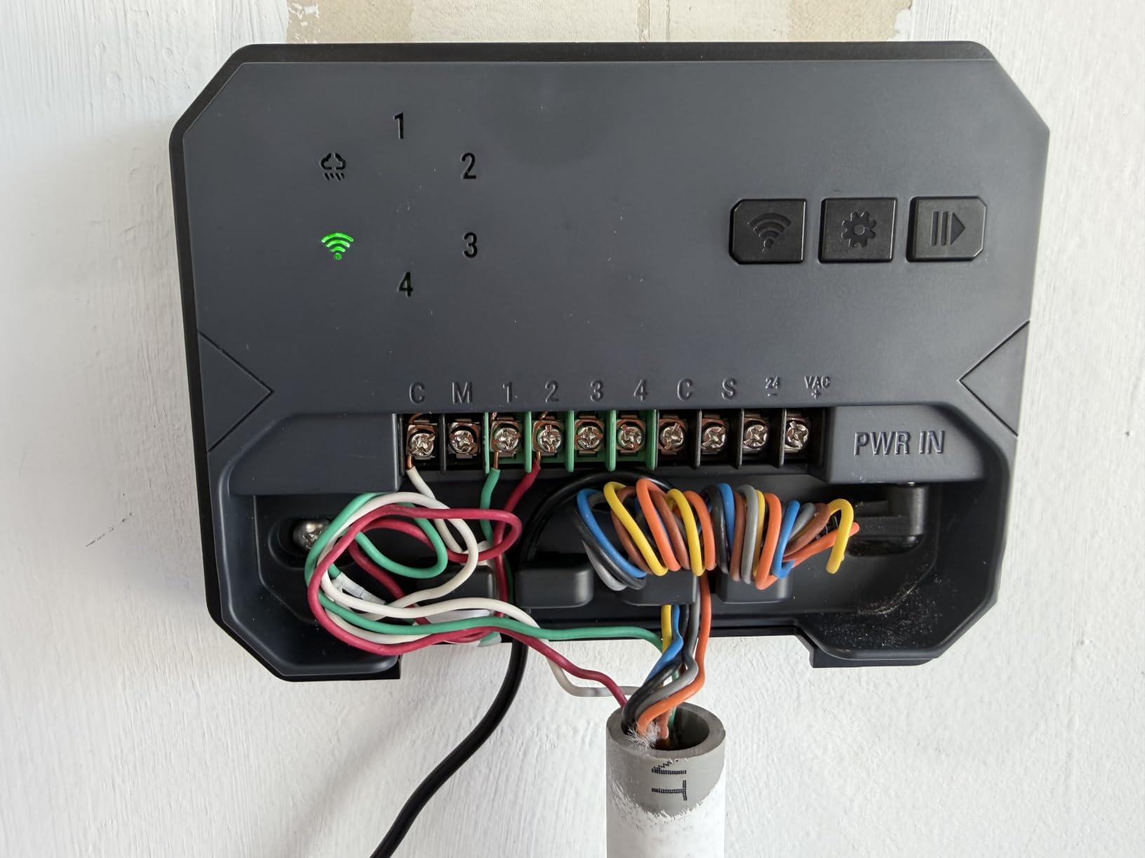 Smart Sprinklers Controller WiFi, Irrigation Controller Easy Use App Enabled, 4 Zone + 16 Plans, Save Water Auto Skip Rain, Freeze & Wind, 10 Minutes Install customer photo 1