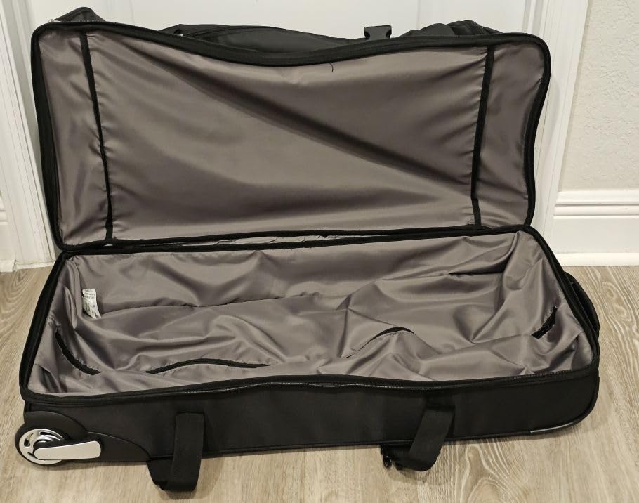 Amazon Essentials Wheeled Rolling Duffel Bag, 30-Inch (76.2 cm) Checked-Size, Expandable, Shoe Compartment, Telescoping Handle, Black customer photo 2