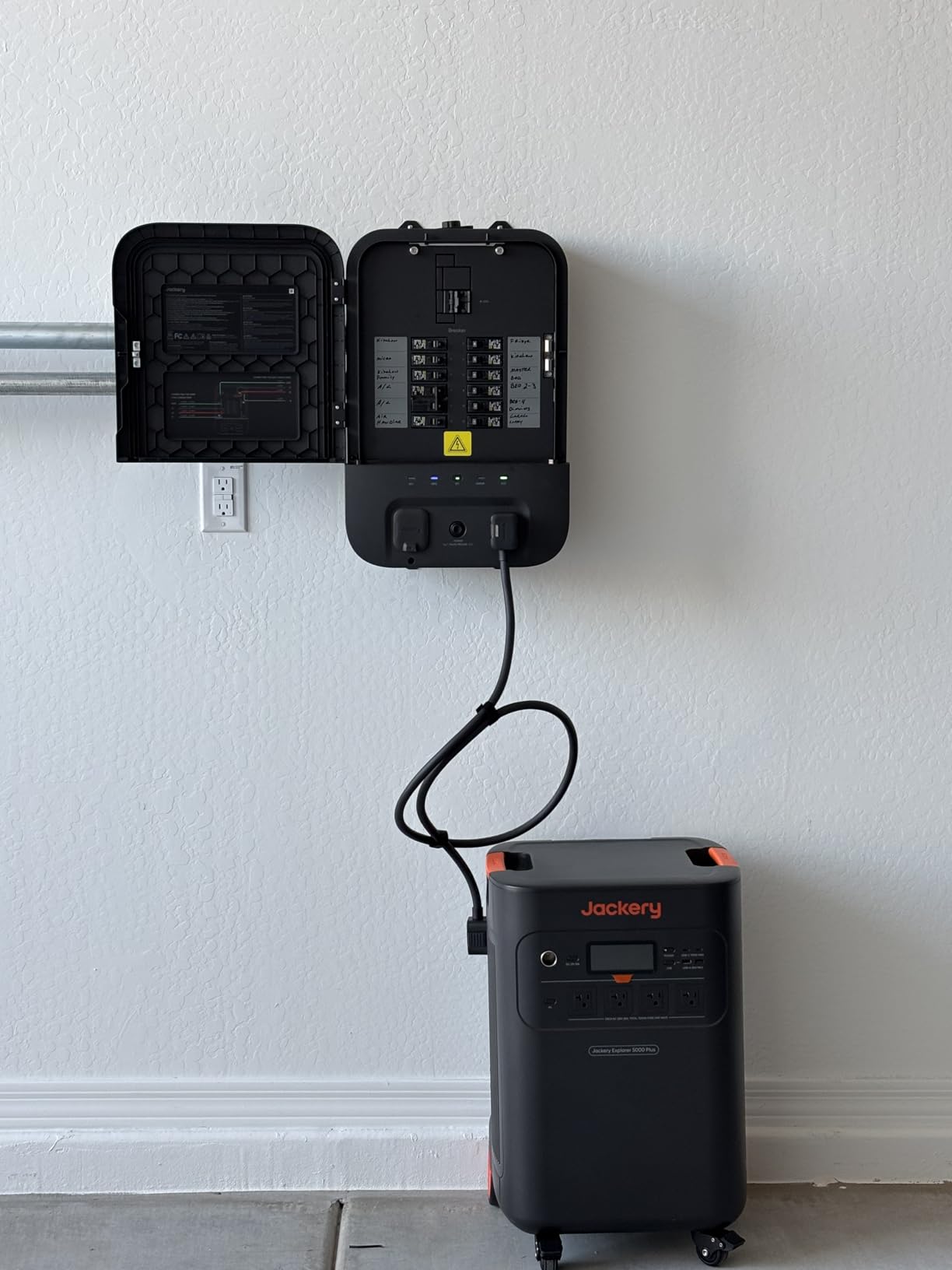 Jackery Explorer 5000 Plus and Smart Transfer Switch, 5040Wh, 7200W Output | 7200W, LiFePO4, 120V/240V Output, 0ms UPS, Whole-Home Backup for Home Use, Blackouts (Solar Panel Optional) customer photo 2