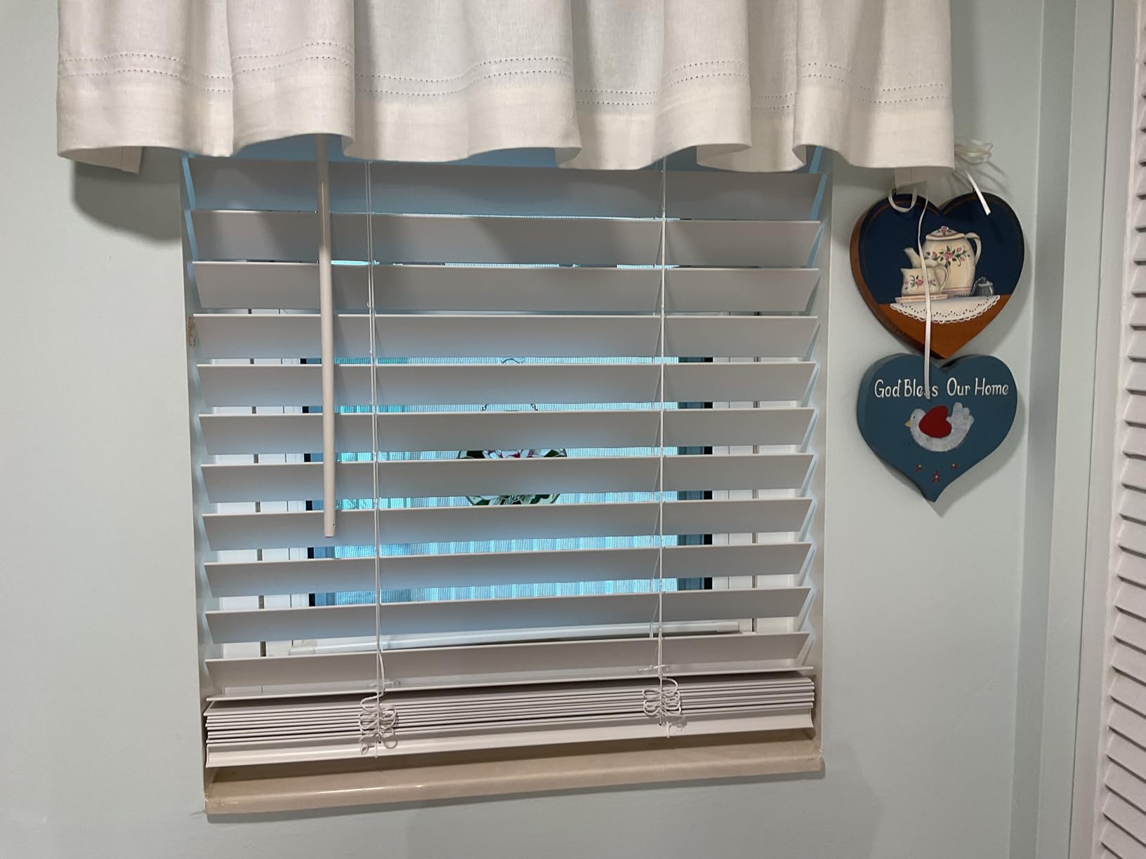 LEVOLOR Basics Cordless Faux Wood Blinds for Indoor Windows, 34