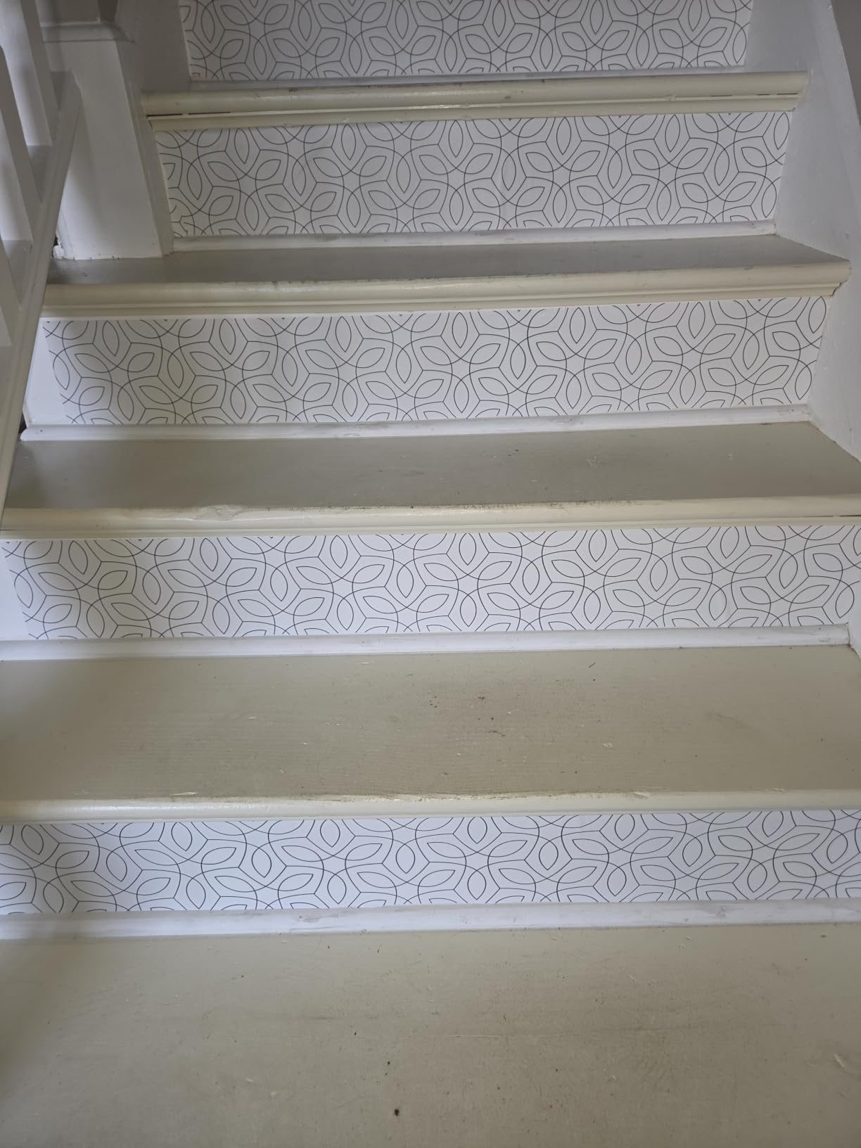 funlife 14 Strips Minimalist Moroccan Stair Riser Decals Peel and Stick, Leather Effect Textured Vinyl Stair Riser Stickers Stairway Stickers for Entryway, Staircase Decals for Home, 39.37