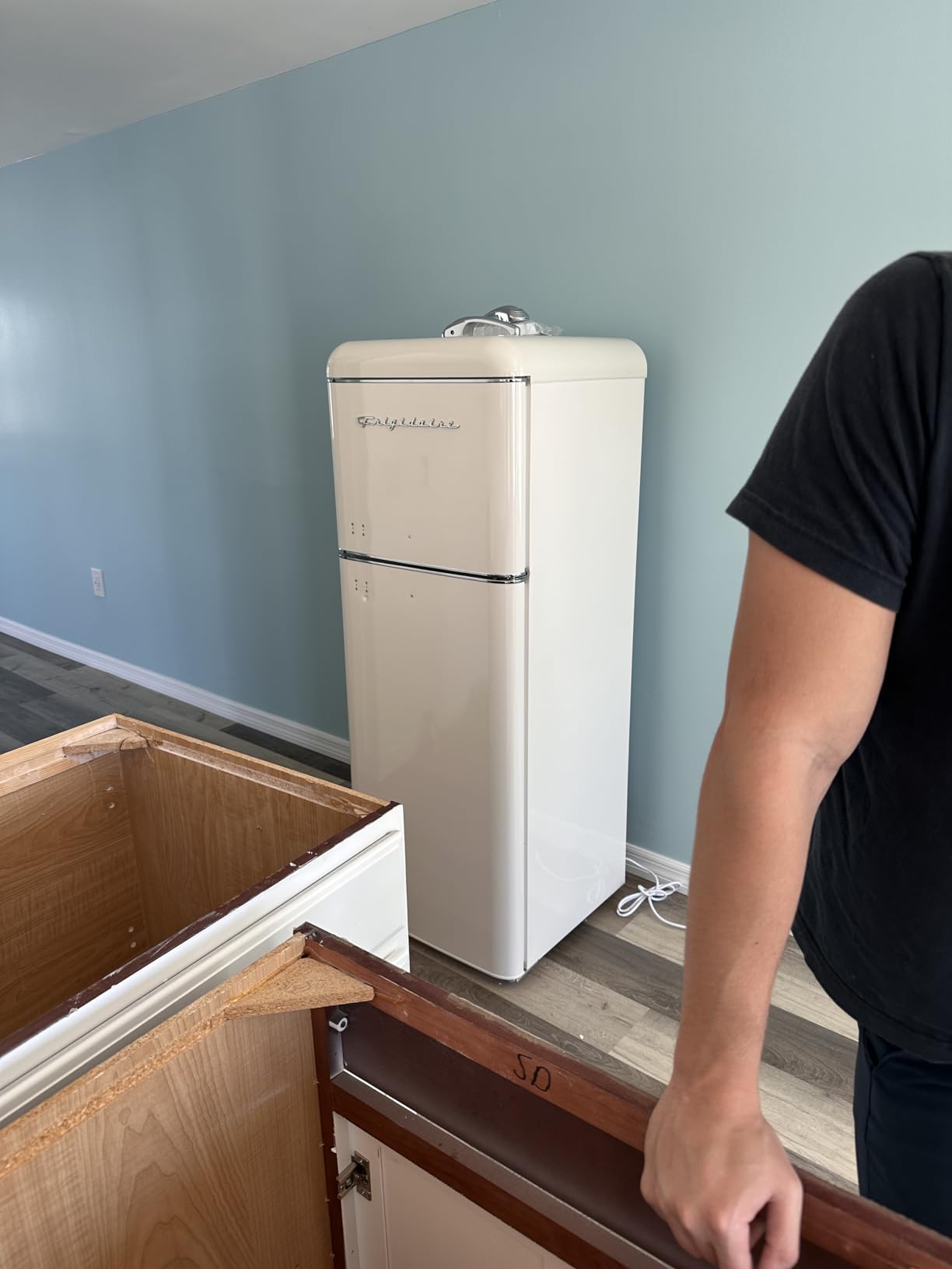 Frigidaire, 2 Door Apartment Size RETRO Refrigerator with Top Freezer, Chrome Handles, 7.5 cu ft customer photo 2