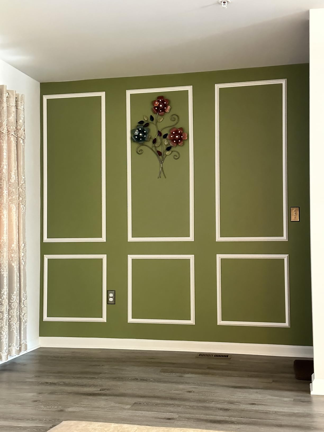 Wainscoting Molding Kit, 6 Frames, 50 x 40 and 50 x 20 Inch customer photo 1