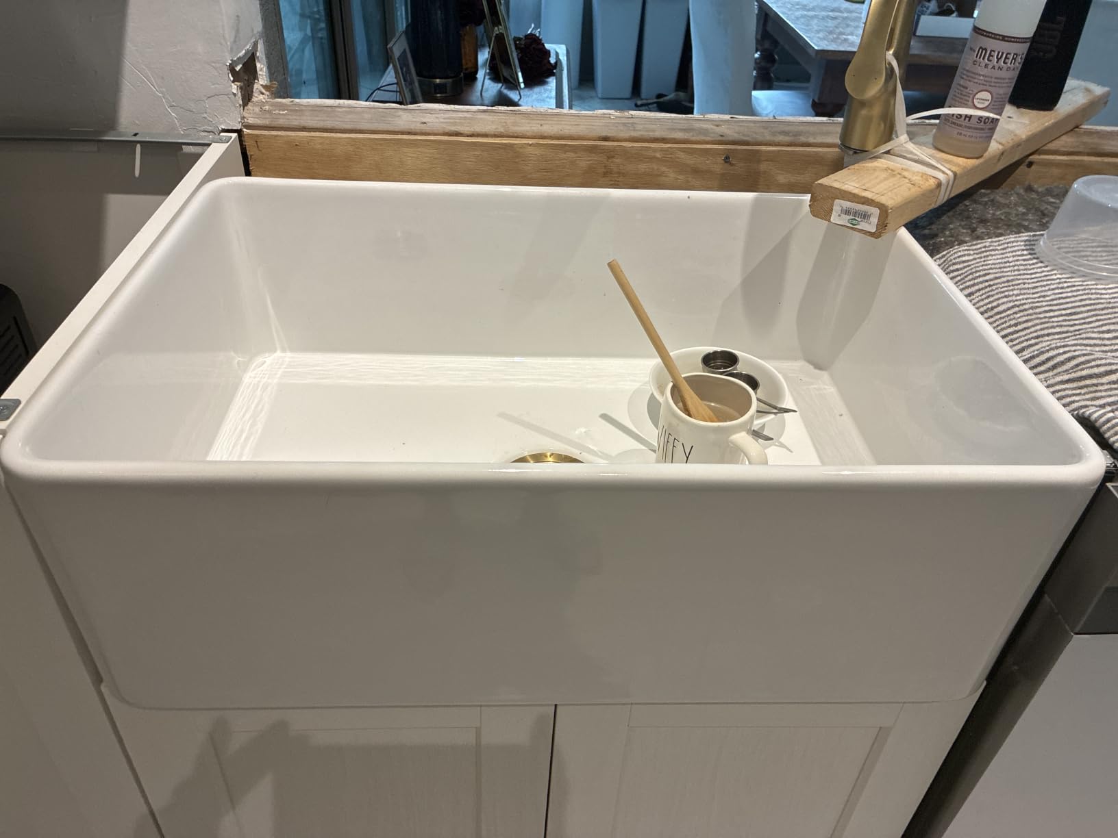 Miuara Farmhouse Sink 27 x 18 Inch White Fireclay Apron Front Kitchen Sink customer photo 2