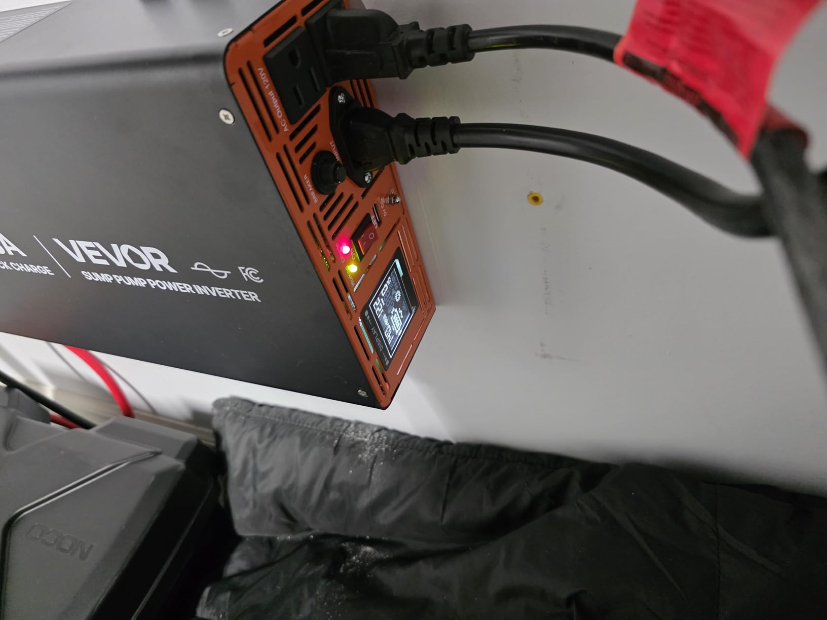 VEVOR 2500W Sump Pump Battery Backup System, LCD Display, Pure Sine Wave Inverter for Basement Protection customer photo 1