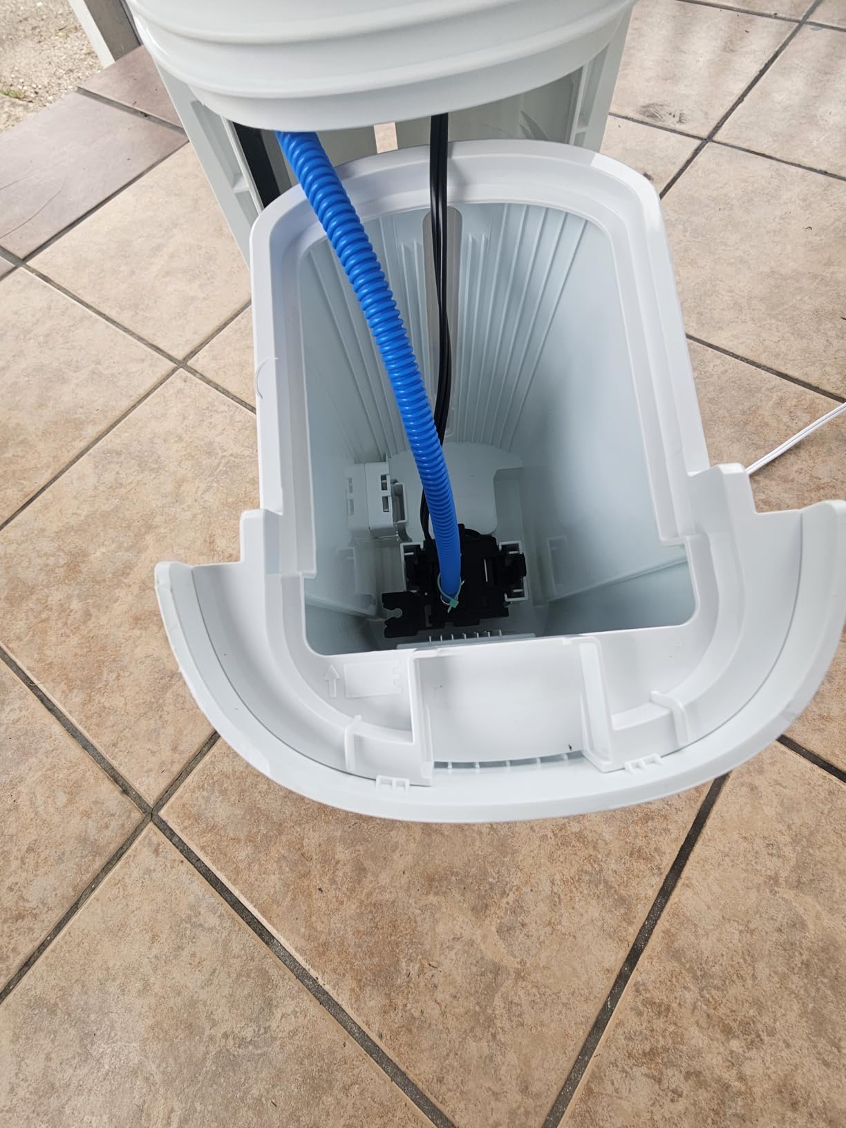 DREO Evaporative Air Swamp Cooler, 40” Standing Fans that Blow Cold Air, 80° Oscillating Bladeless Cooling Fan for Bedroom, Removable Water Tank, Ice Packs, Remote Control, 4 Speeds, 7H Timer, White customer photo 2