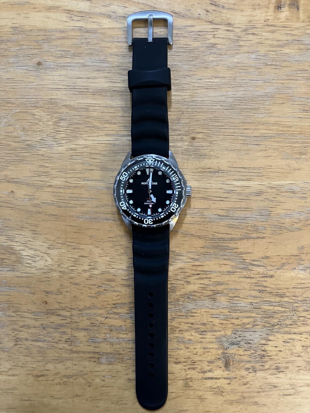 NORTH EDGE Solar Powered Dive Watch Men’s Watch, 1000FT/300M Water Resistance, Luminous Dial, Silicone Strap 45.8MM customer photo 2