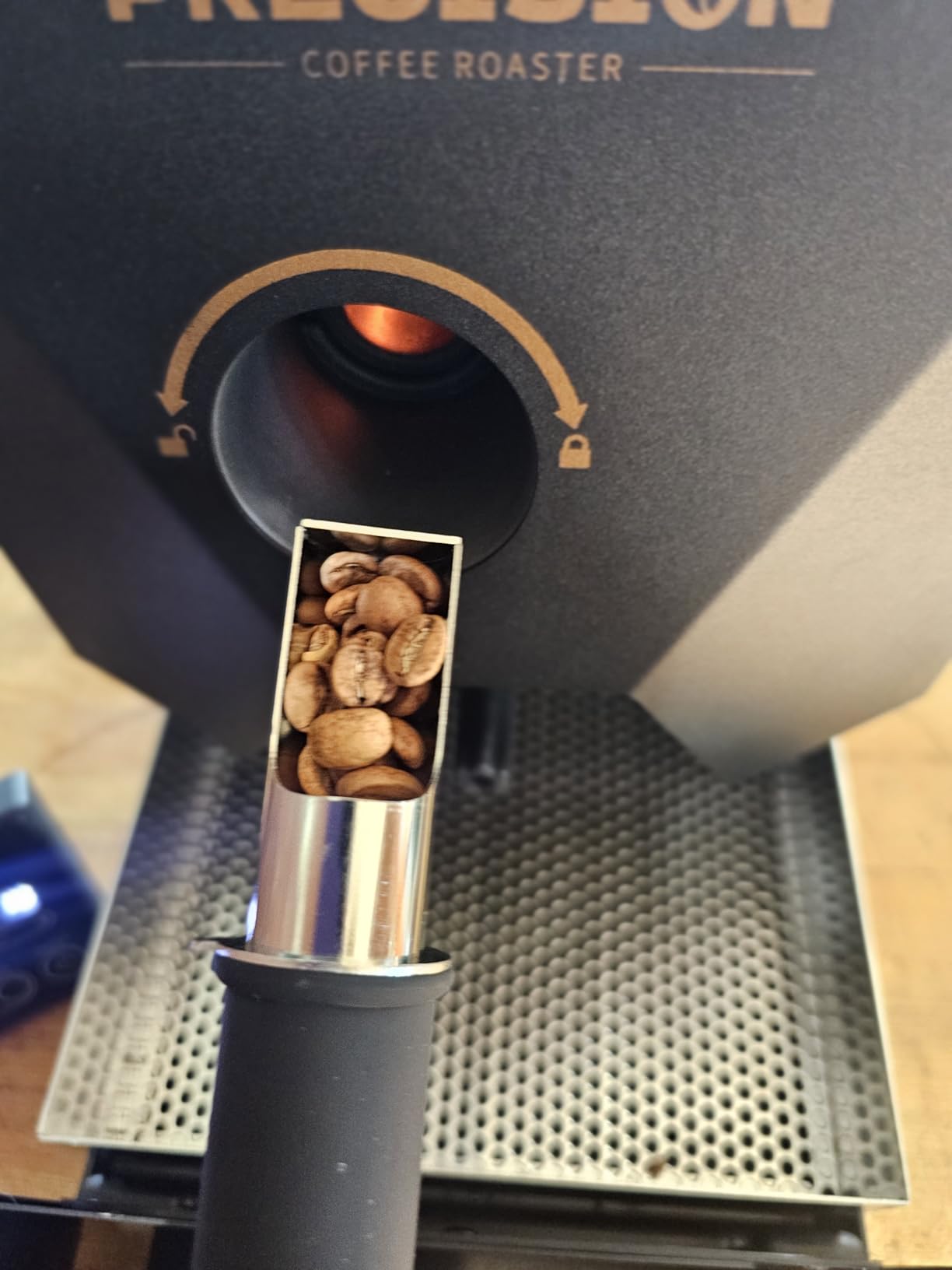 200g Electric Home Coffee Roaster, 9 Preset Automatic & Manual Modes, Turbo Rotating Stirring for Even Roasting, Smoke Filter & Pipe for Dual Exhaust, Independent Cooling Tray customer photo 1