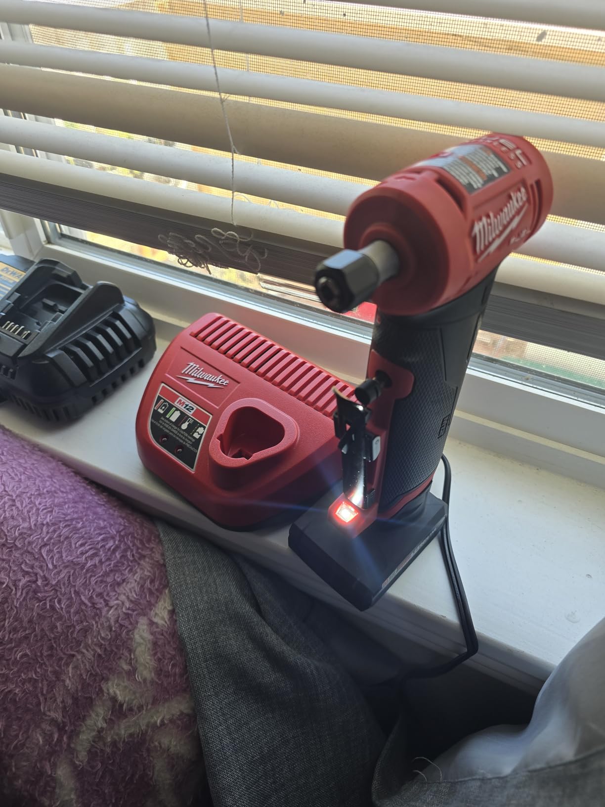 Milwaukee 48-59-2401 12V Lithium-Ion Battery Charger customer photo 2