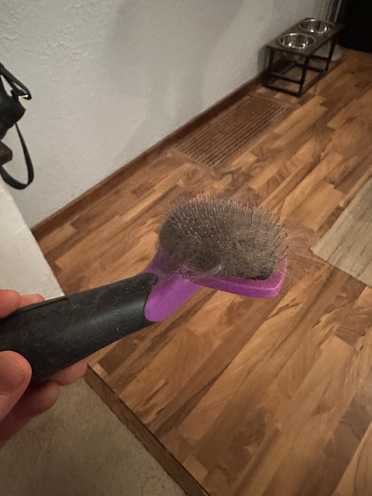 Hartz Groomer's Best Small Slicker Brush for Cats and Small Dogs, Black/Violet, 1 Count customer photo 2