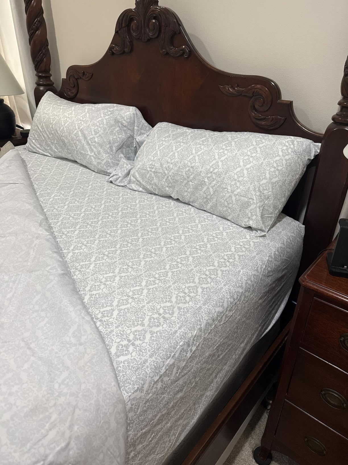 Mellanni Iconic 4-Piece Bed Sheet Set, 16