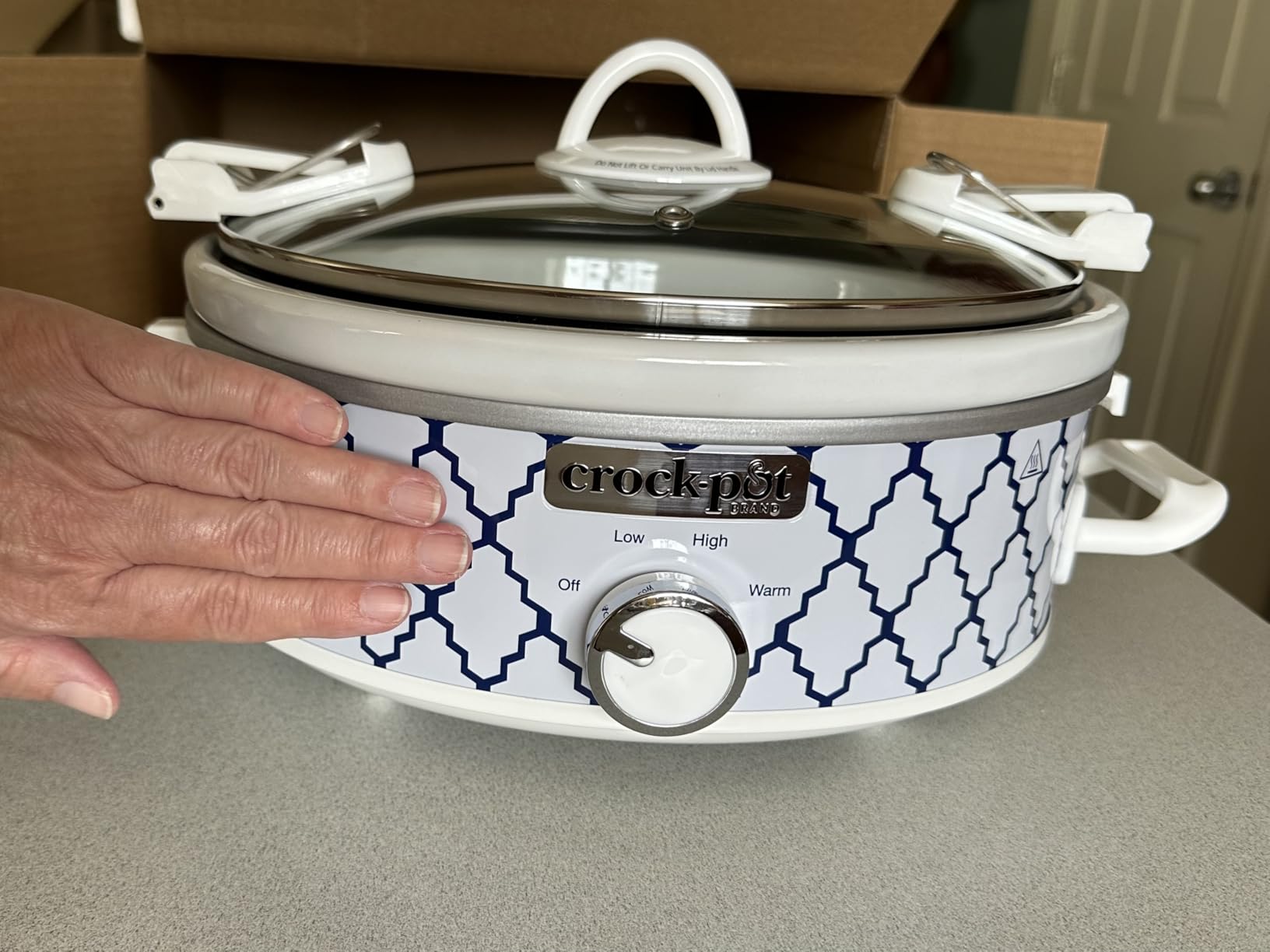 Crock-Pot Small 2.5 Quart Casserole Slow Cooker in White/Blue, Enjoy Eye-Catching Quick Meals, Durable and Compact customer photo 1