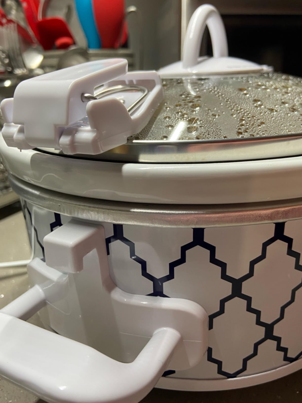 Crock-Pot Small 2.5 Quart Casserole Slow Cooker in White/Blue, Enjoy Eye-Catching Quick Meals, Durable and Compact customer photo 2