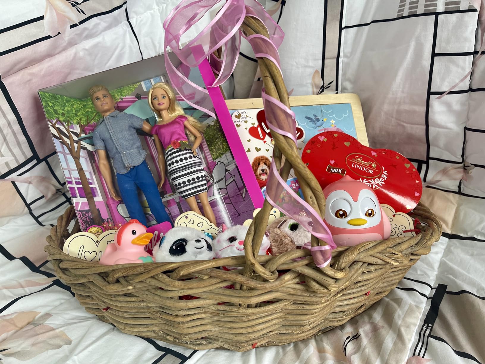 Barbie Dolls, Barbie and Ken Doll 2-Pack Featuring Blonde Hair and Bright Colorful Clothes, Kids Toys and Gifts (Amazon Exclusive) customer photo 1