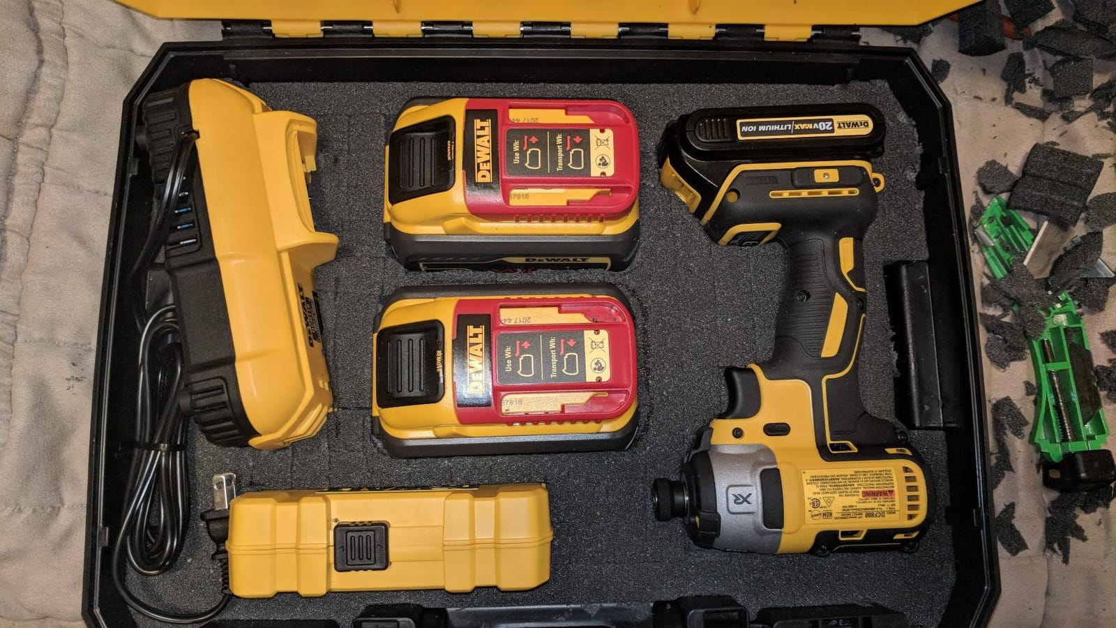 DEWALT 20V MAX/FLEXVOLT Lithium-Ion, Fan Cooled Rapid Battery Charger (DCB118) customer photo 1