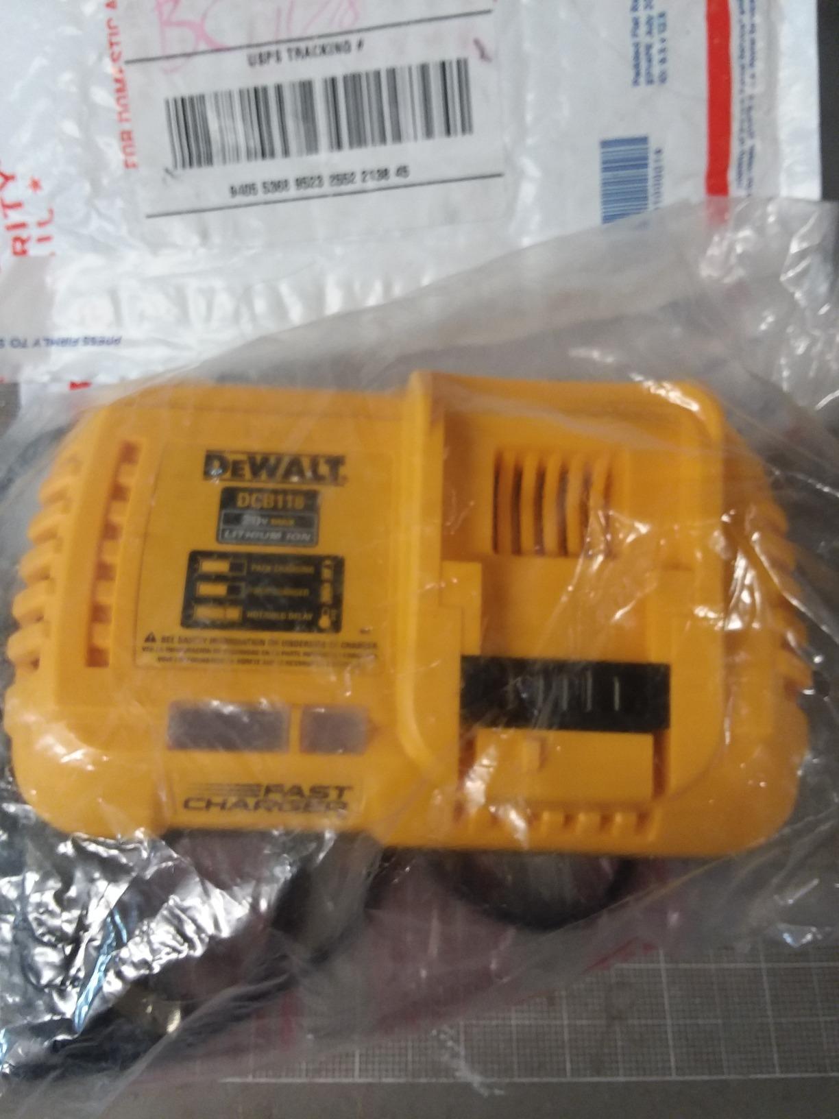 DEWALT 20V MAX/FLEXVOLT Lithium-Ion, Fan Cooled Rapid Battery Charger (DCB118) customer photo 2