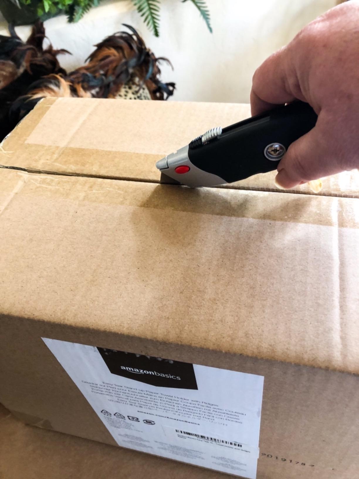 INTERNET'S BEST Premium Utility Knife Set | Retractable Box Cutter with Rubber Handle | Heavy-Duty Cutting for Cardboard, Carpet, Plastic | Retractable Blade | Includes 2 Razor Knives & Extra Blades customer photo 1