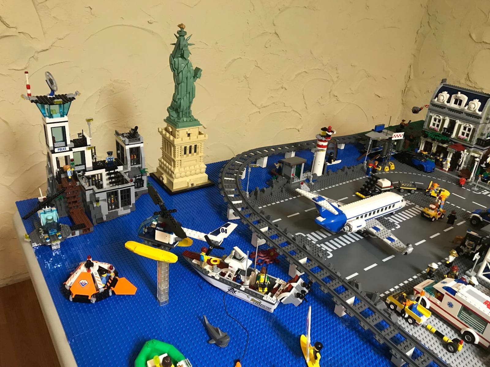 LEGO Architecture Statue of Liberty Model Building Set - Collectible New York City Souvenir, Creative Home Décor or Office Centerpiece, Great Gift Idea for Adults and Teens, 21042 customer photo 1