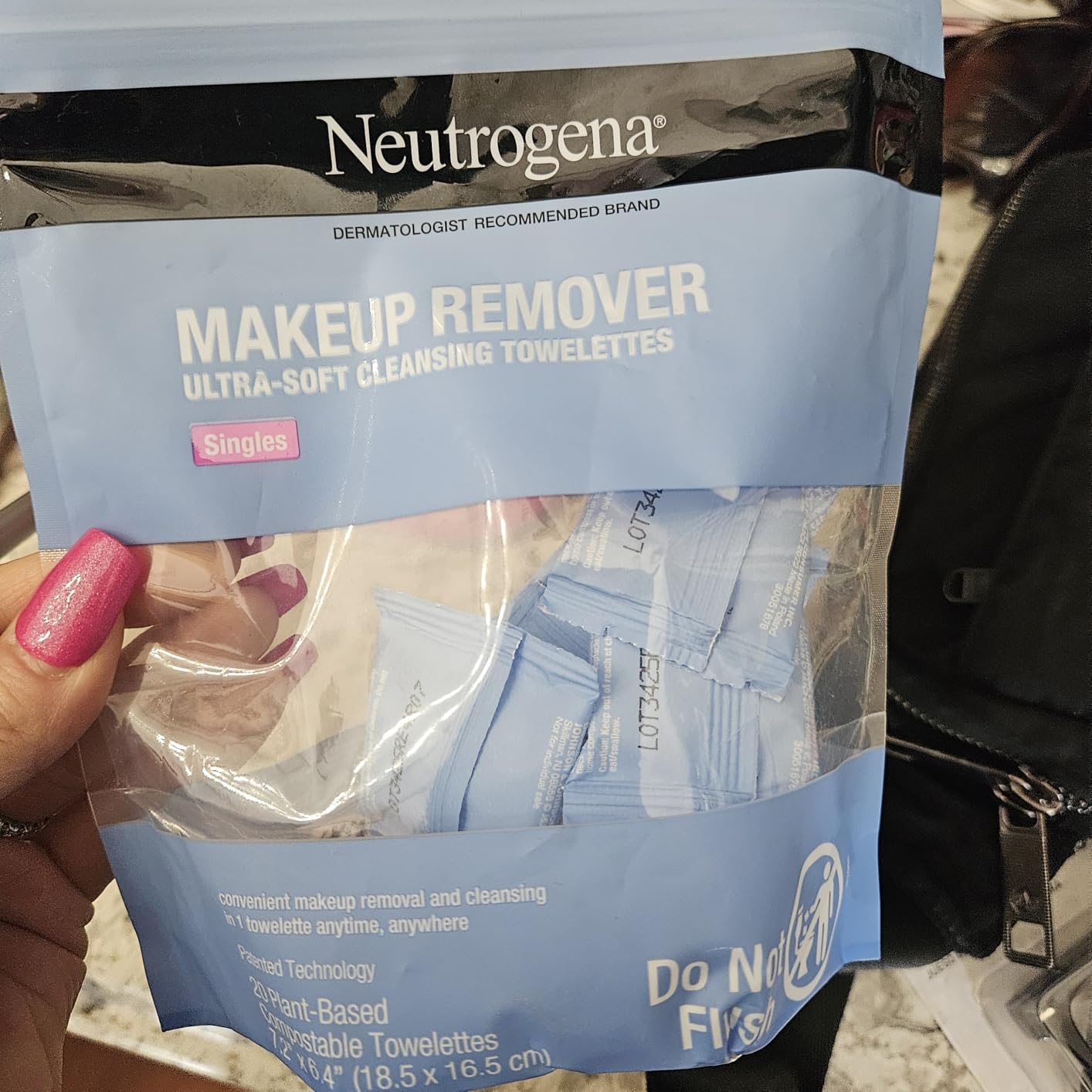 Neutrogena Makeup Remover Towelettes, Daily Single Face Towelettes, 20 Ct customer photo 2