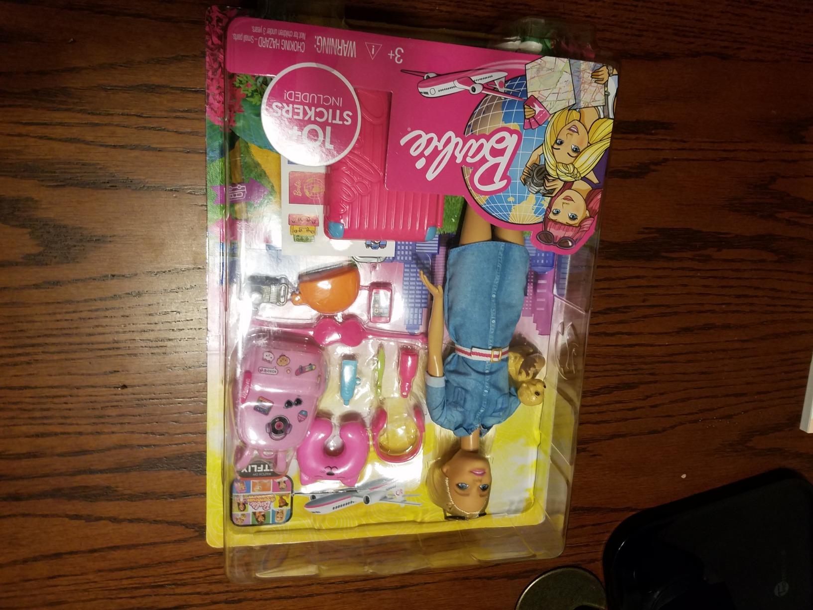 Barbie Dreamhouse Adventures Doll & Accessories, Travel Set with Blonde Fashion Doll, Puppy & 10+ Pieces, Suitcase Opens & Closes customer photo 1