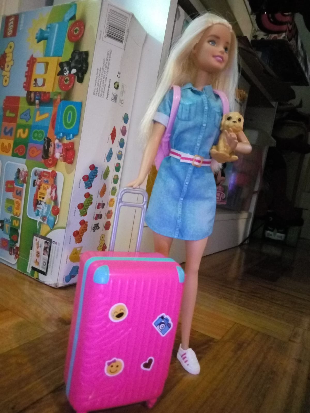 Barbie Dreamhouse Adventures Doll & Accessories, Travel Set with Blonde Fashion Doll, Puppy & 10+ Pieces, Suitcase Opens & Closes customer photo 2