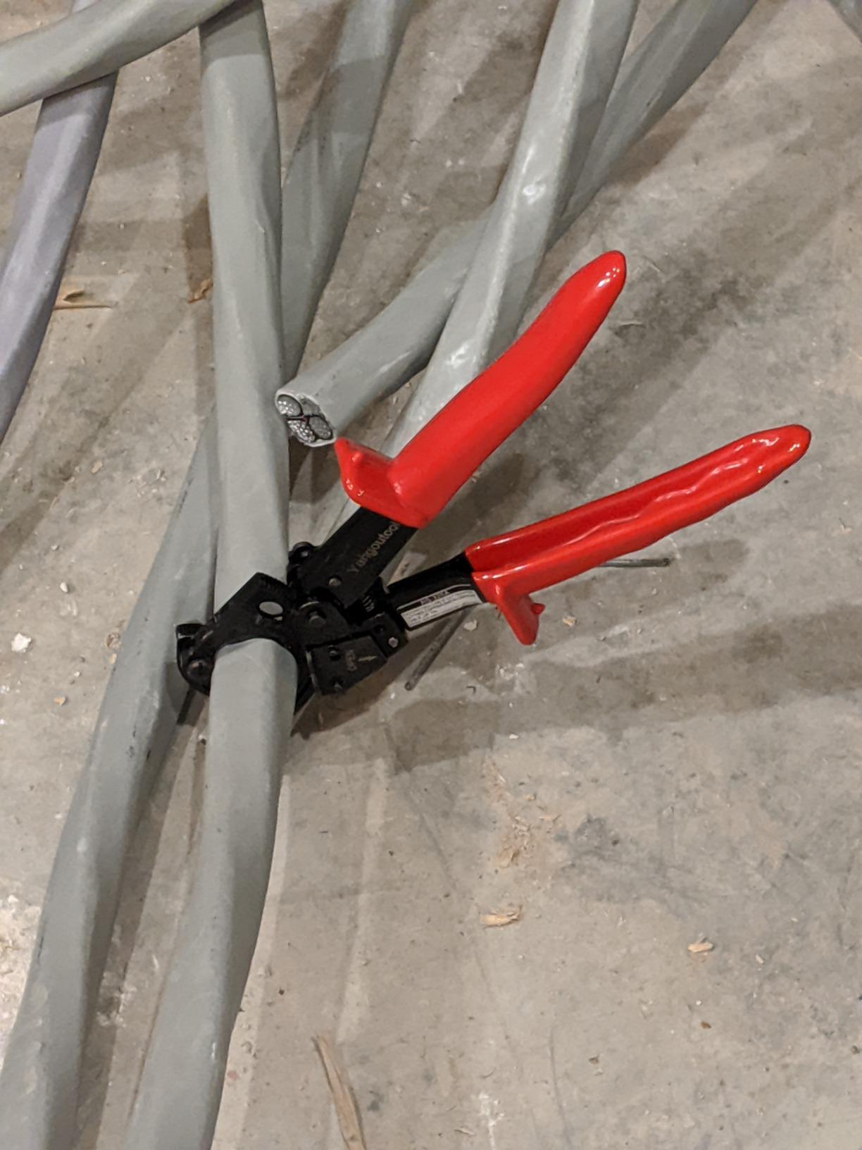 Yangoutool Ratchet Cable Wire Cutter and Heavy Duty Aluminum Copper Ratchet Cable Cutter for Cutting Electrical Wire Up to 240mm² Cutter Pliers customer photo 1
