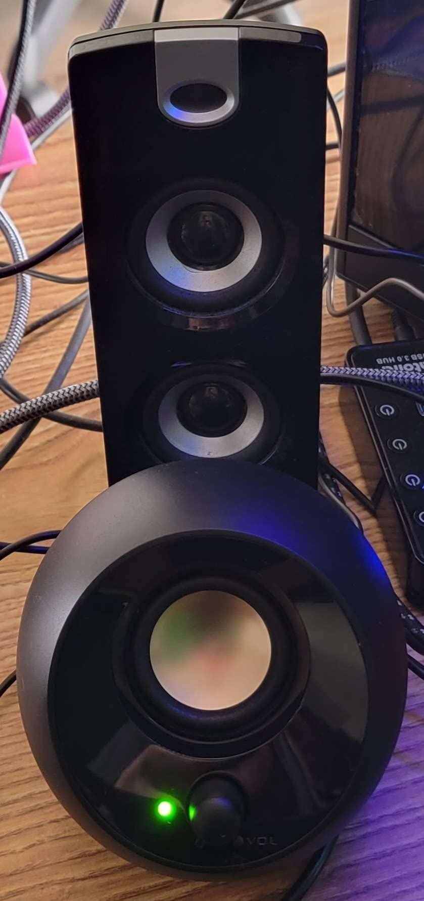 Creative Pebble Plus 2.1 USB-Powered Desktop Speakers with Powerful Down-Firing Subwoofer and Far-Field Drivers, Up to 8W RMS Total Power for Computer PCs and Laptops (Black) customer photo 1