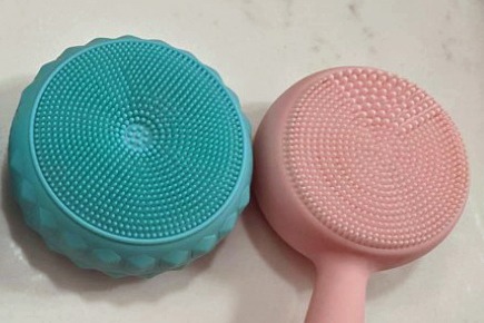 PMD Beauty Clean Pro - Electric Facial Cleansing Brush, Smart Facial Device with Silicone Brush & Heated Anti-Aging Aluminum, Gemstone, Precious Metal Massager customer photo 2