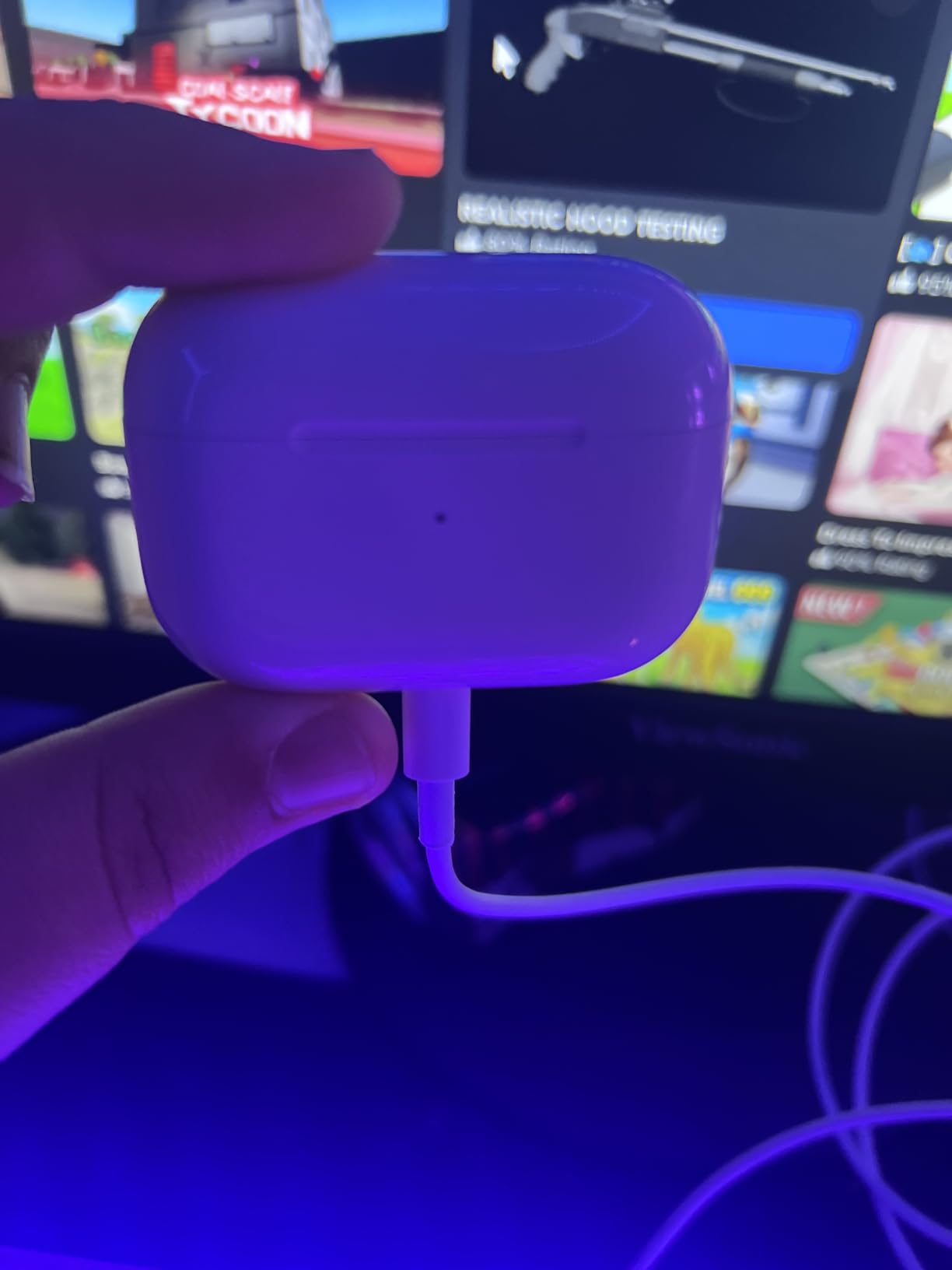 Apple AirPods Pro - 1st Gen (Renewed) customer photo 2