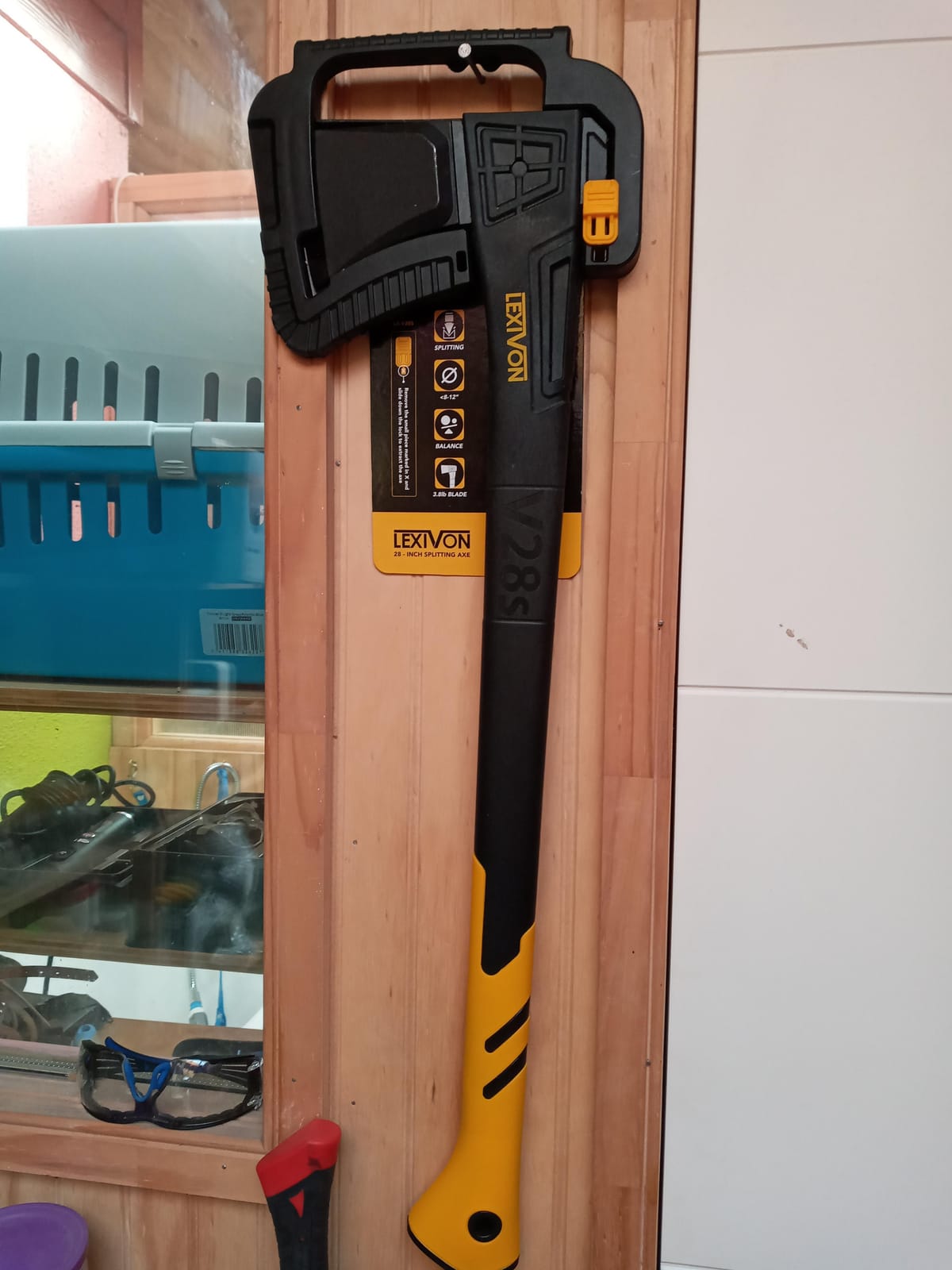 LEXIVON V28s Splitting Axe, 28-Inch Lightweight Fiber-Glass Composite Handle & Ergonomic TPR Grip | Protective Carrying Sheath Included (LX-V28s) customer photo 2