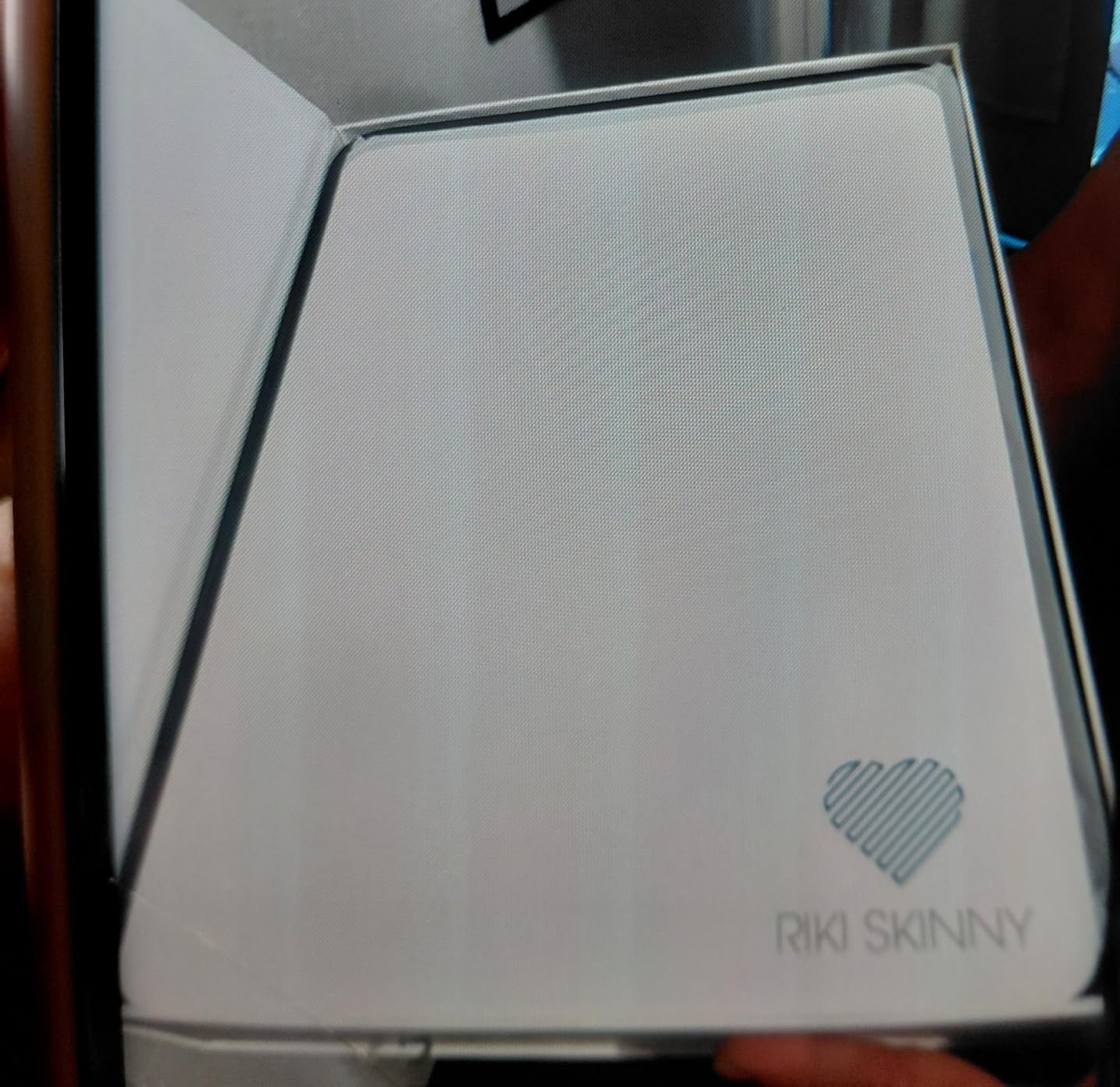 GLAMCOR Riki Skinny Smart Vanity Mirror with HD LEDs, Magnifying Mirror Attachment, Phone Holder and Bluetooth Control (White, 5X Magnification) customer photo 1