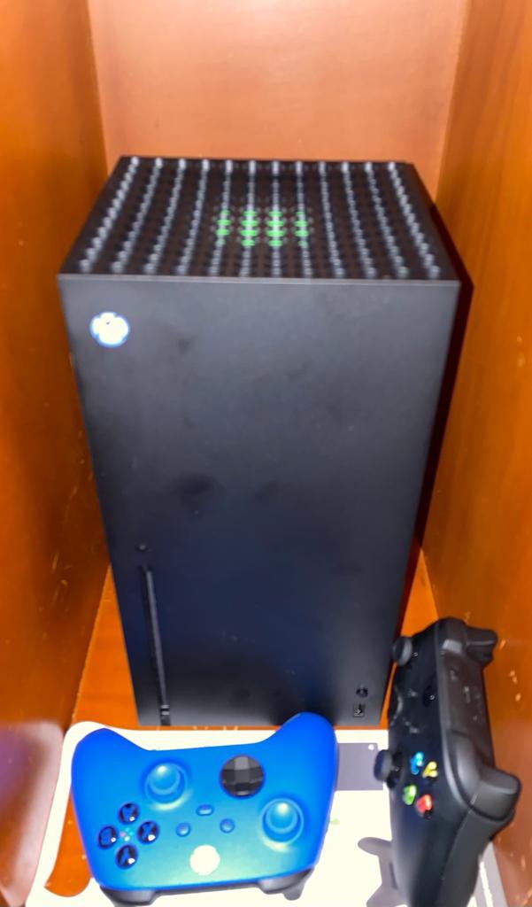 Xbox Series X | Disc Gaming Console | 1TB SSD customer photo 2