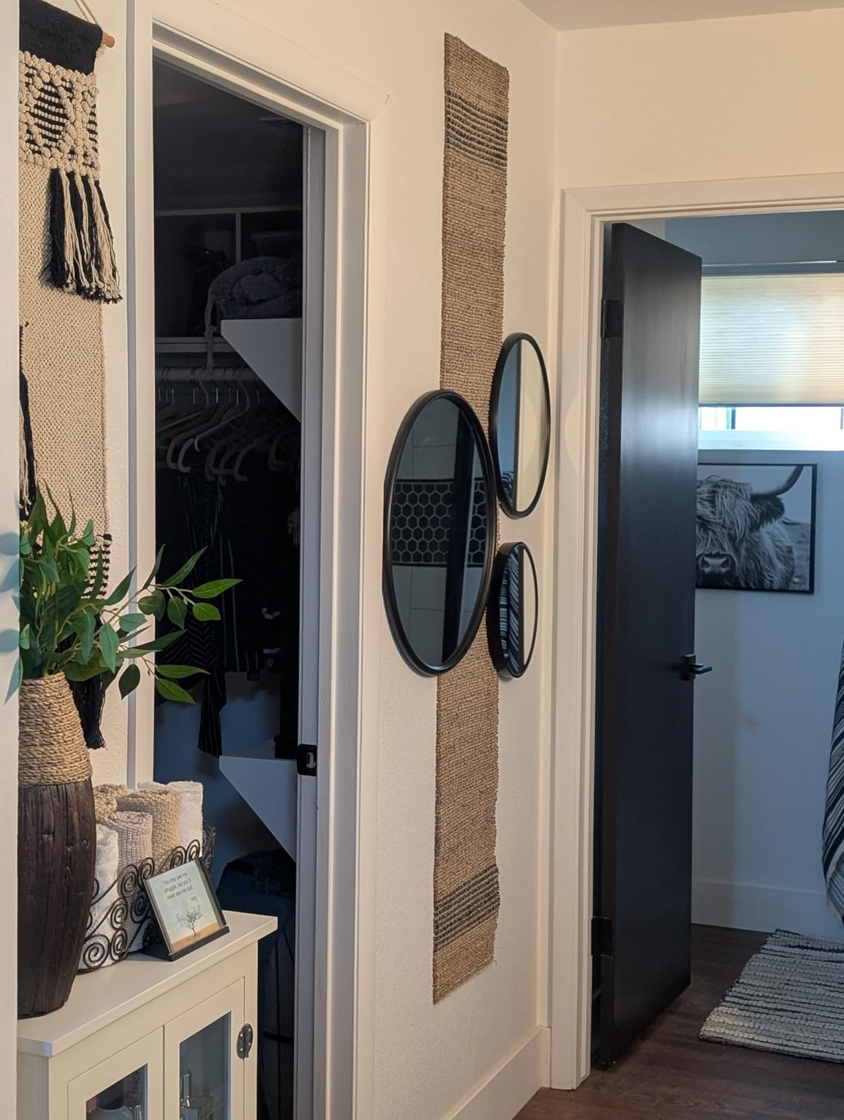 Itrue Round Metal Wall Mirror, 36 Inch, Black Frame Bathroom Mirror customer photo 1