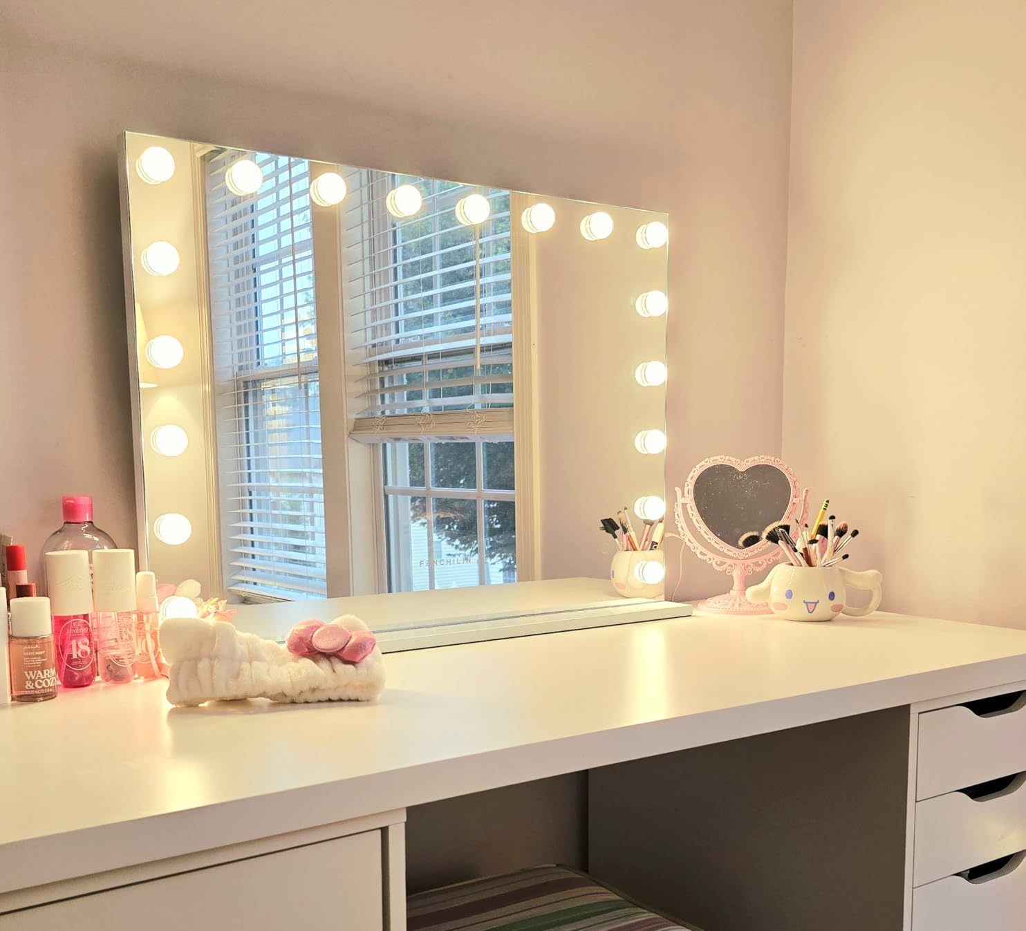 FENCHILIN Vanity Mirror with Lights Bluetooth Speaker 32