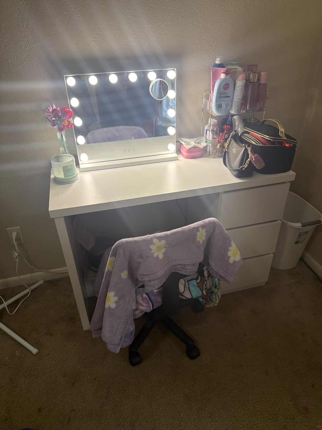 Vanity Mirror with Lights Lighted Makeup Mirror with 15 Dimmable LED Bulbs,3 Color Lighting Modes,USB Charging Port Touch Control,Sturdy Metal Frame Design 22.8x18 Inch,White customer photo 1