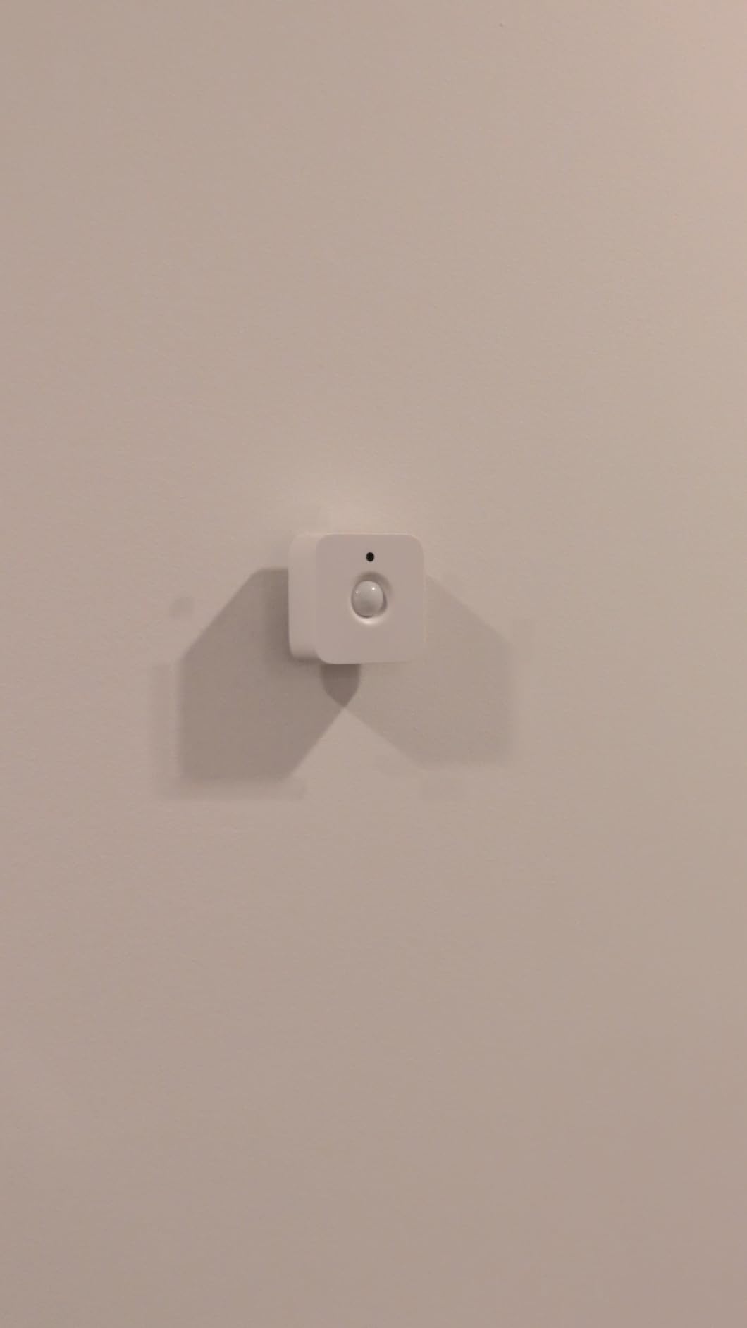 Philips Hue Motion Sensor, Exclusively for Philips Hue Smart Lights, 1-Pack customer photo 2