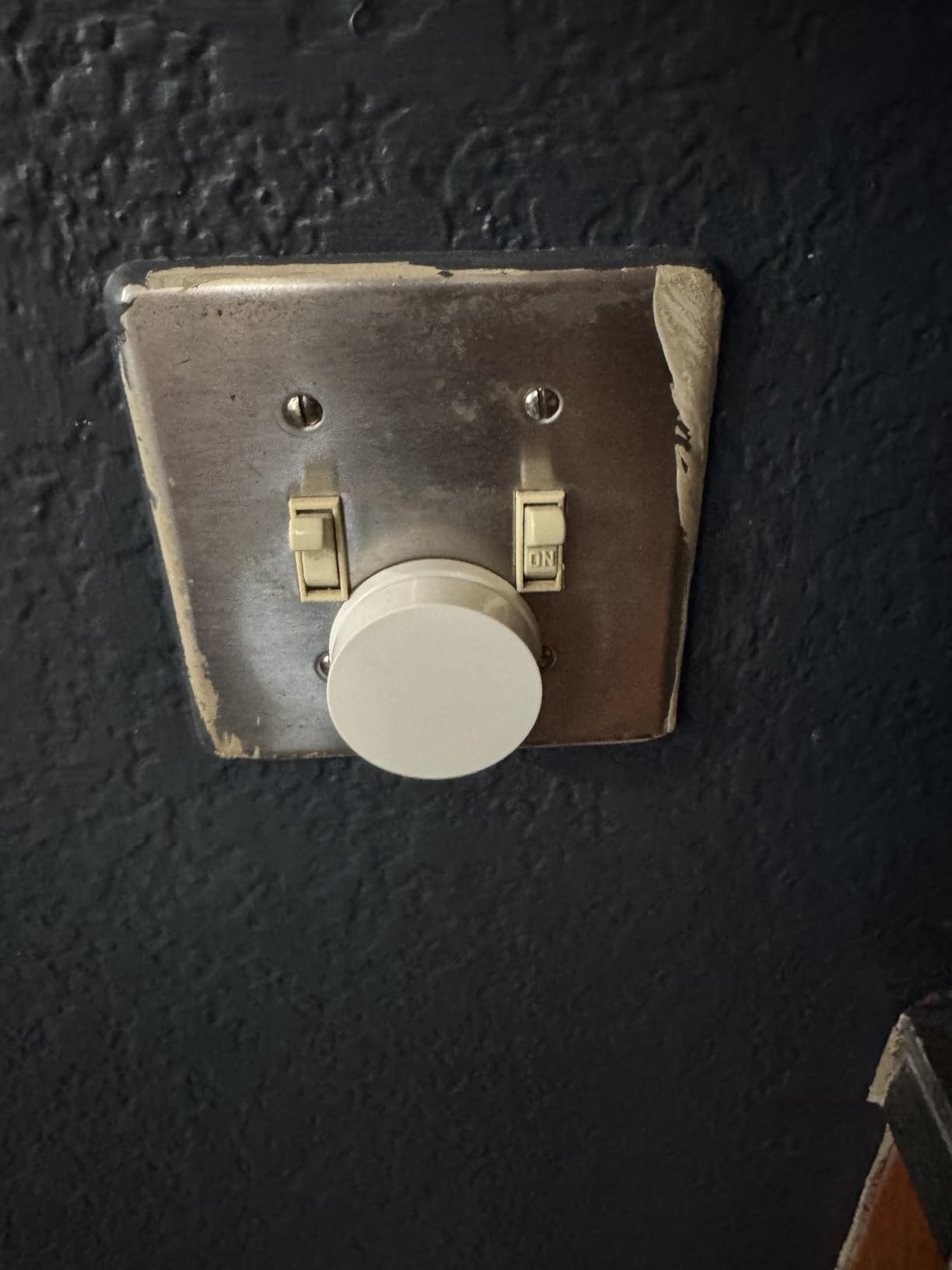 Philips Hue Wall Tap Dial Light Switch, Portable, White - 1 Pack - Requires Lights and Bridge - Smart Home - Easy, No-Wire Installation customer photo 1