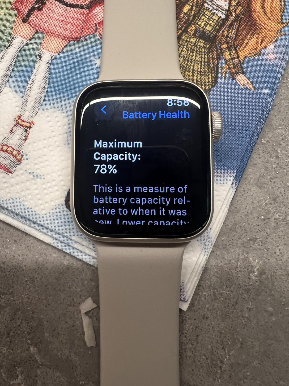 Apple Watch SE (2nd Gen) (GPS + Cellular, 40mm) - Starlight Aluminum Case with Starlight Sport Band, S/M (Renewed) customer photo 1