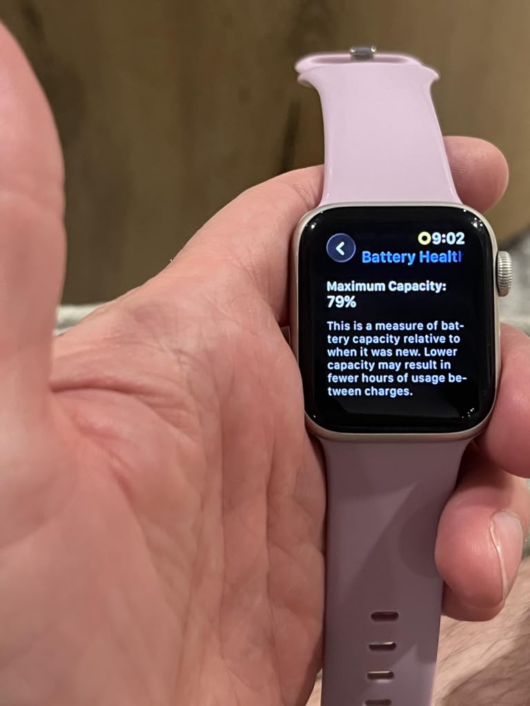 Apple Watch SE (2nd Gen) (GPS + Cellular, 40mm) - Starlight Aluminum Case with Starlight Sport Band, S/M (Renewed) customer photo 2