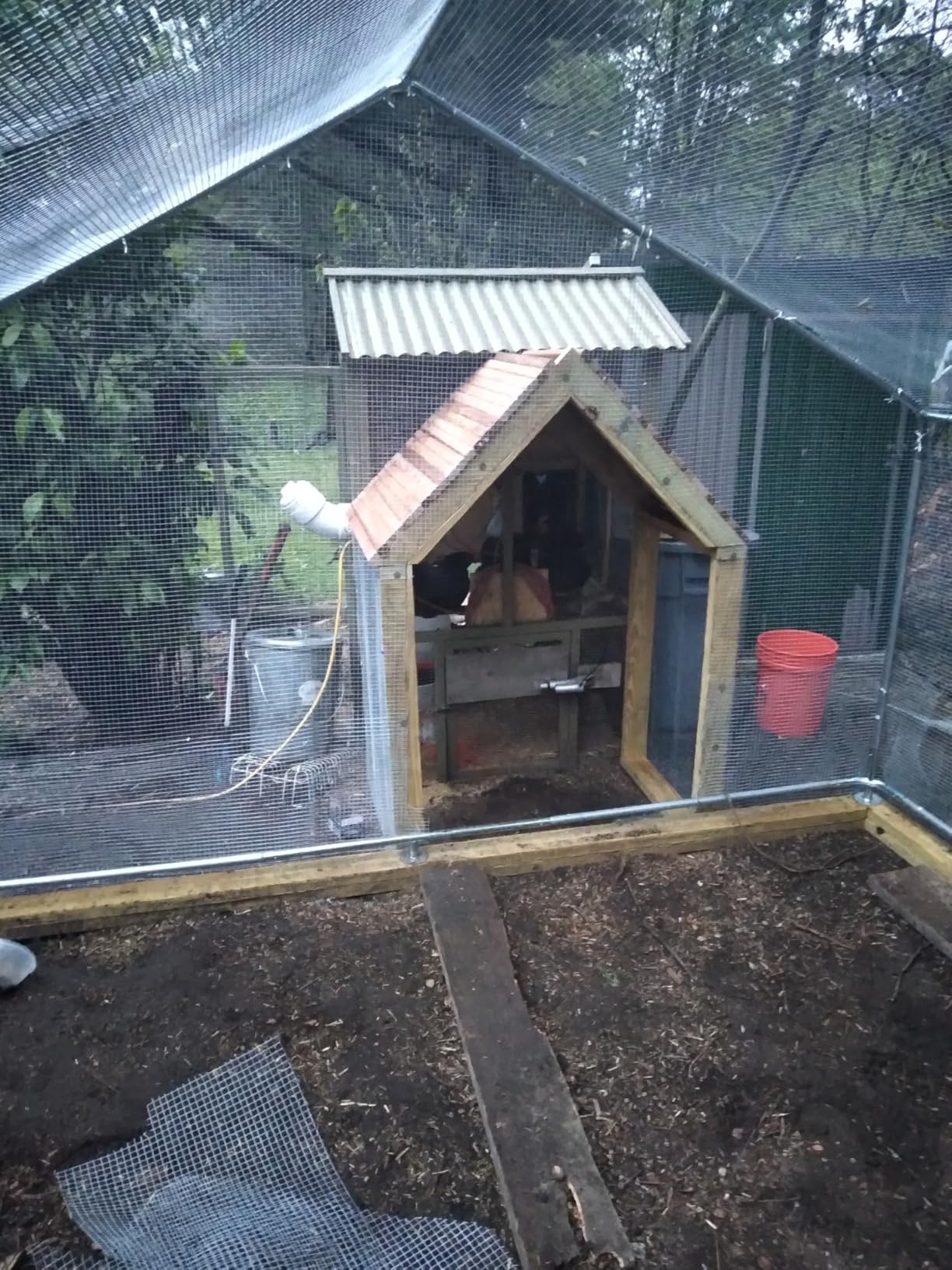 Sino Luban Large Metal Chicken Coop Run for 10 Chickens/Ducks, Chicken Runs for Yard with Waterproof Cover, Chicken Enclosure Chicken Pen Outdoor, Walk-in Poultry Cage (Upgrade Wall Support Brace) customer photo 2
