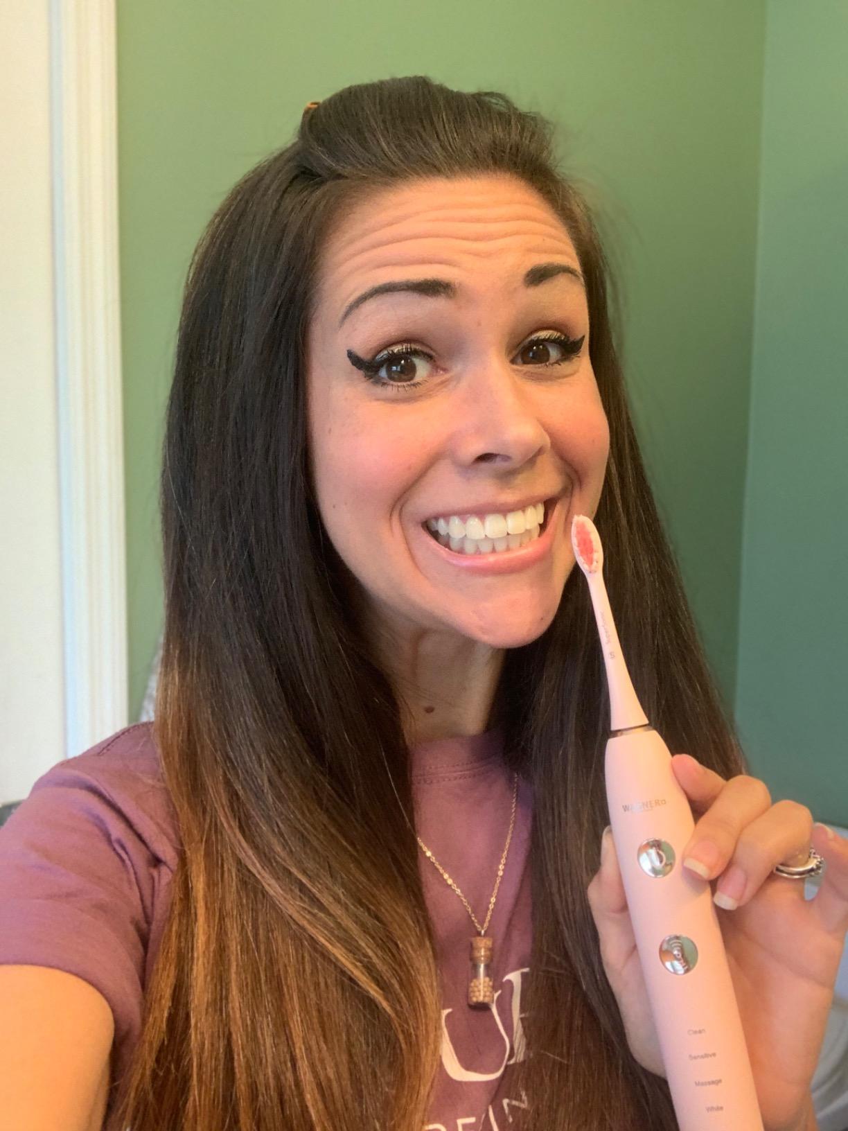 Wagner Stern WHITEN+ Electric Toothbrush, 48,000 VPM, Pressure Sensor, 5 Modes, 8 Brush Heads, Travel Case customer photo 2