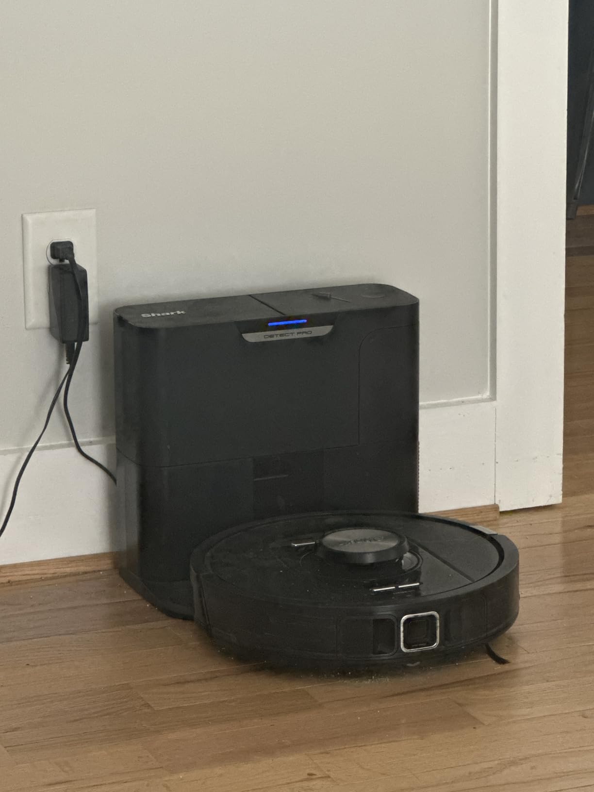 Shark PowerDetect Self-Empty Robot Vacuum, Black, AV2820S customer photo 1