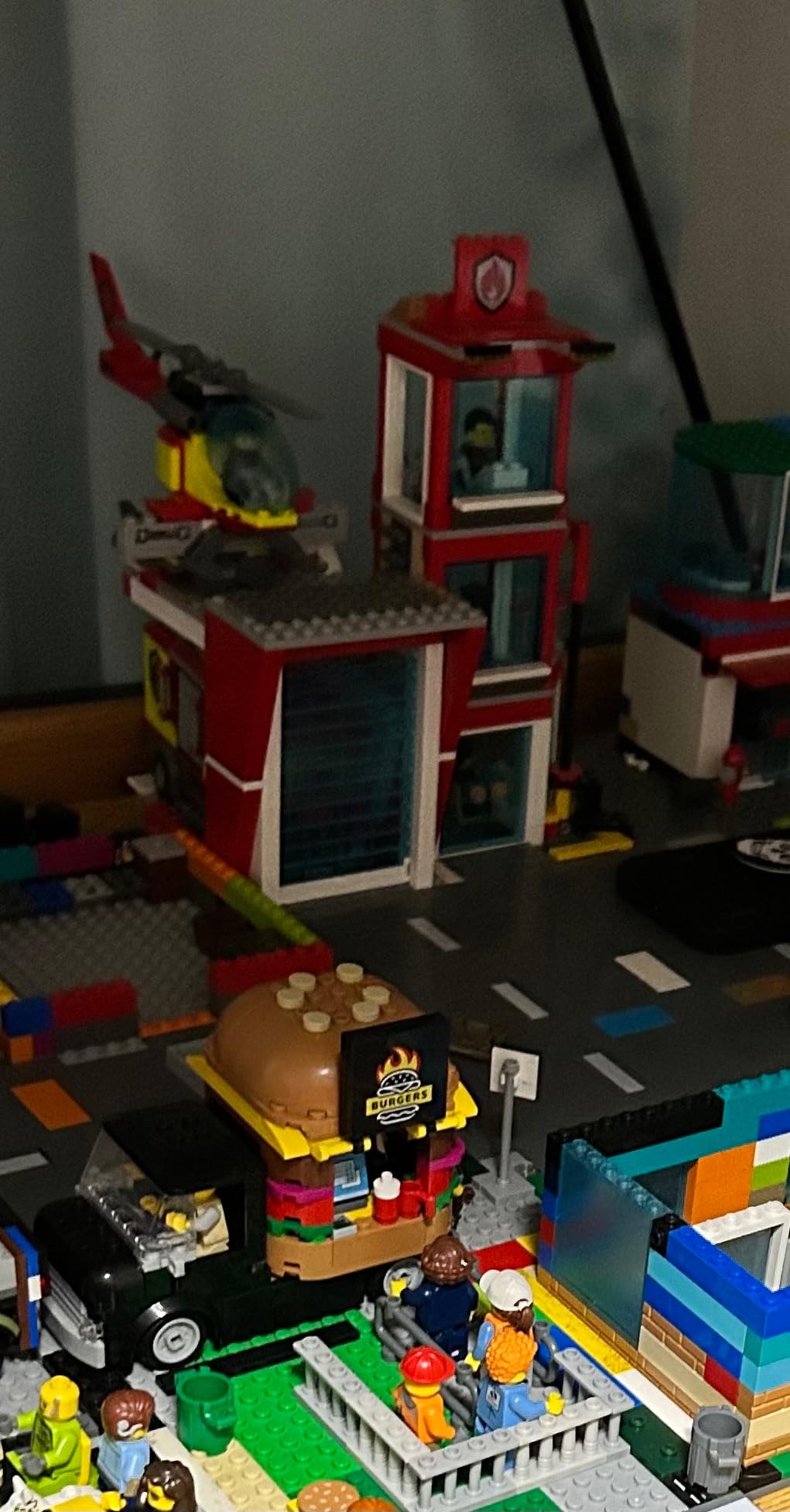 LEGO City Burger Truck Toy Building Set, Fun Gift for Kids Ages 5 Plus, Burger Van and Kitchen Playset, Vendor Minifigure and Accessories, Imaginative Pretend Play for Boys and Girls, 60404 customer photo 2