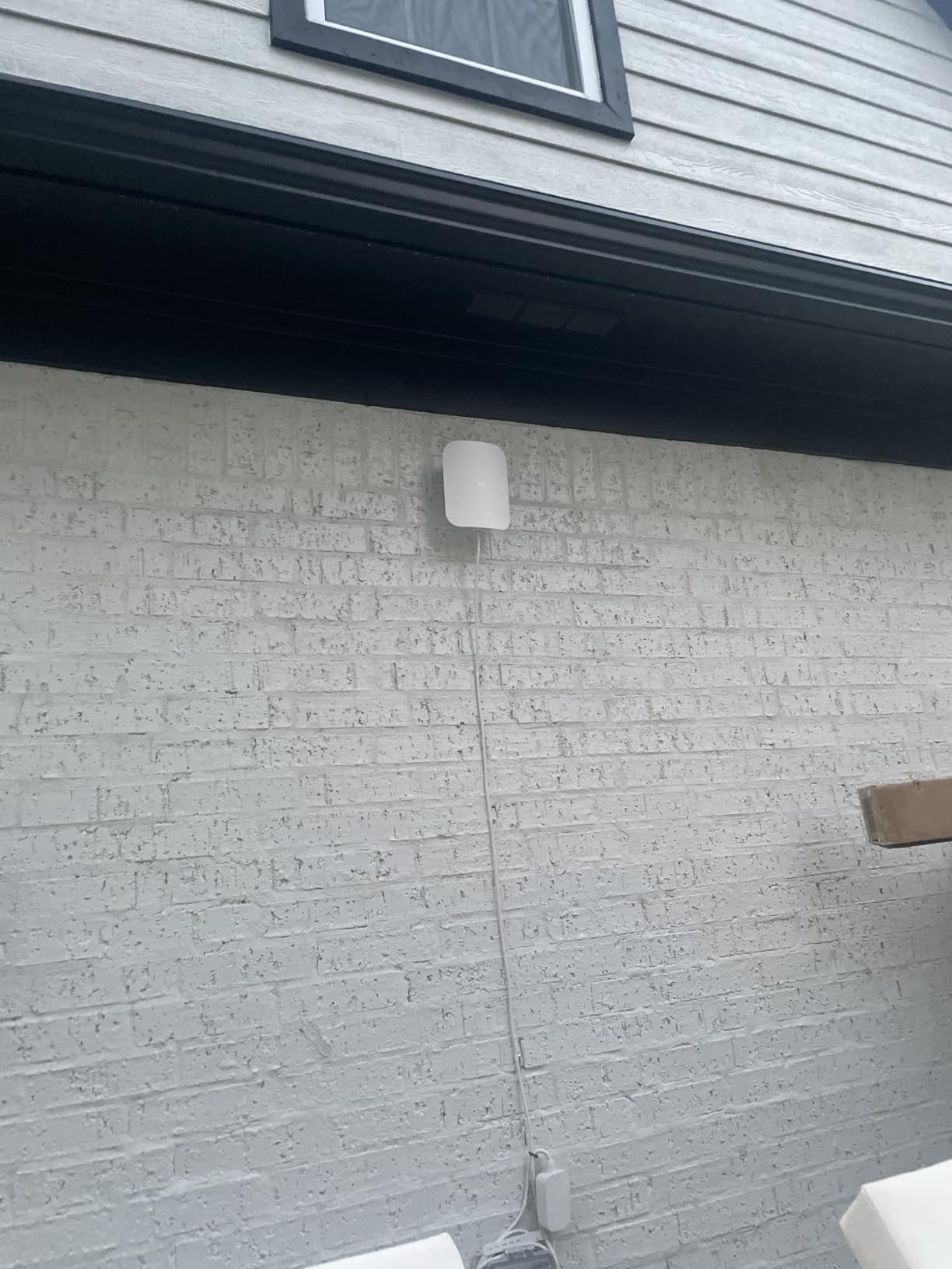 Amazon eero Outdoor 7 dual-band mesh wifi router (newest model), Weatherproof rating of IP66, Coverage up to 15,000 sq. ft. outdoors, 1-pack, Includes 30W PoE+ adapter customer photo 1