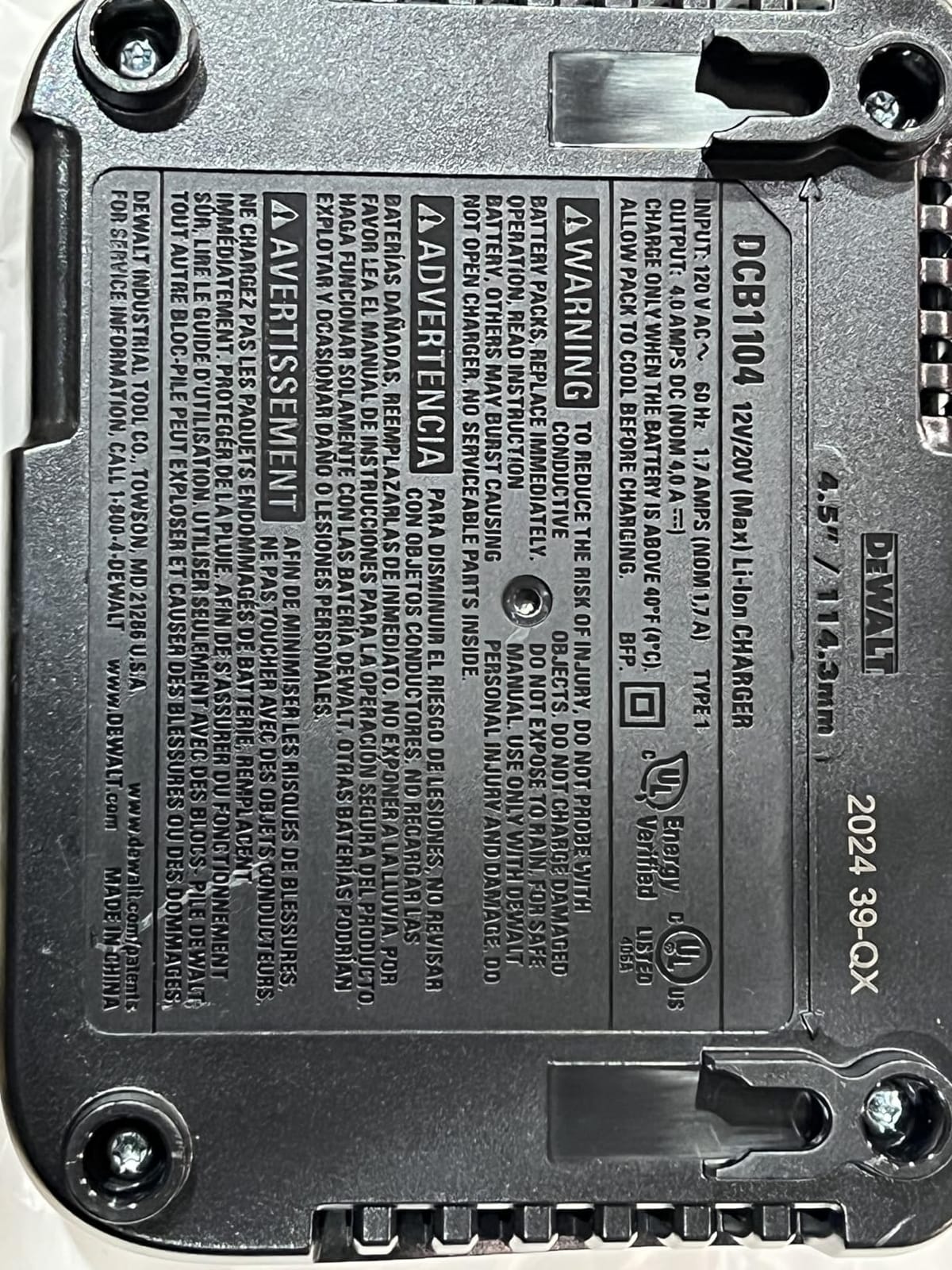 DEWALT 12V MAX/20V MAX Lithium Ion Battery Charger, 4 Amp (DCB1104) customer photo 2