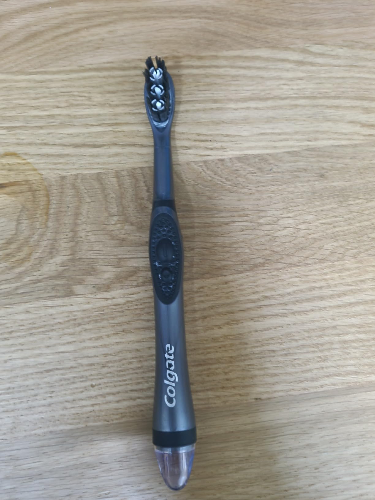 Colgate 360 Vibrate Charcoal Battery Powered Electric Toothbrush, Soft, 2Pk customer photo 2