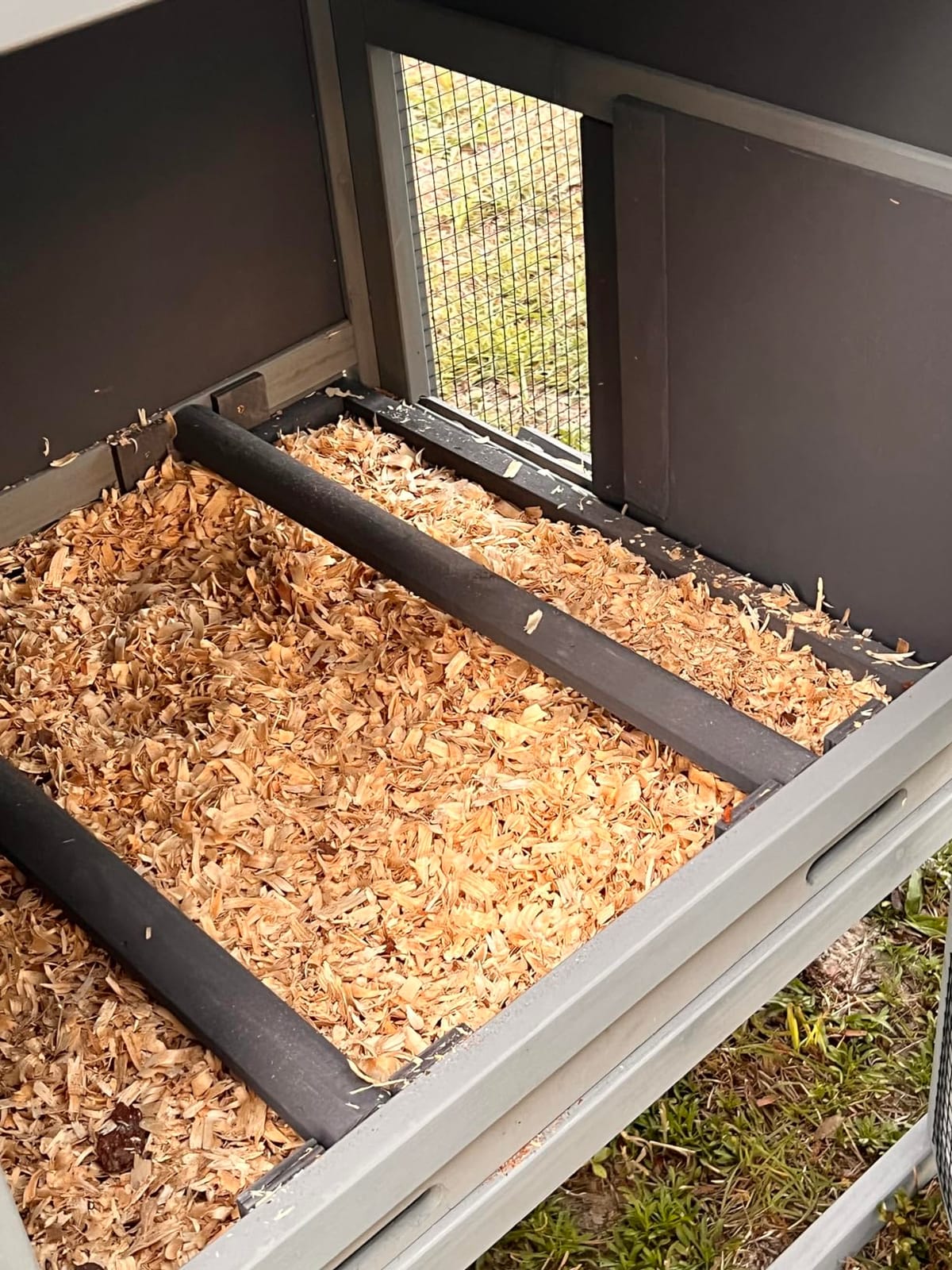 Chicken Coop for 2-4 Chickens, Mobile Chicken House for Outdoor with Wheels, Nesting Box, Leakproof Pull-on Tray and UV-Resistant Roof Panel, Wooden Chicken Coop for Duck customer photo 2