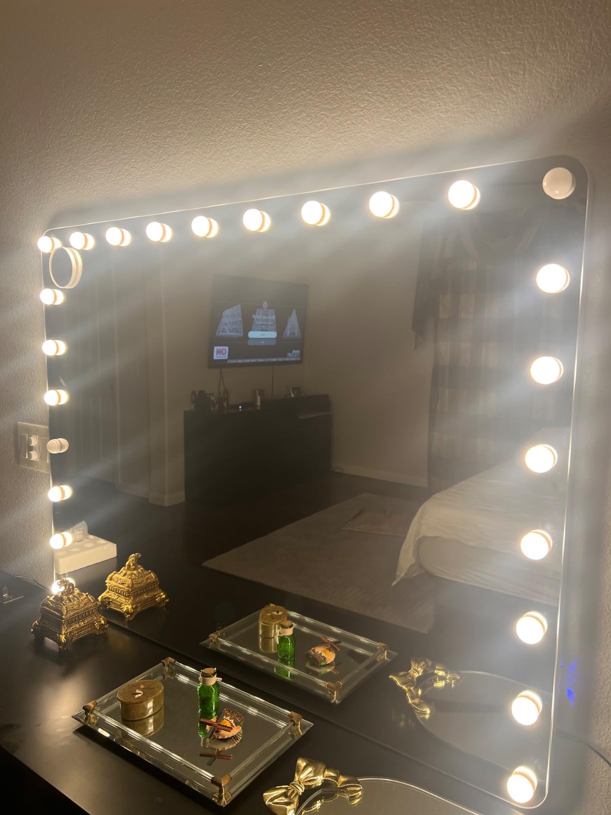 ouboyo 36''X23.9'' Hollywood Vanity Mirror with Lights, with Bluetooth Speaker, 3 Color Lighting Modes & Stepless Dimming, USB & Type-C Charging Port, 5X Magnification customer photo 1