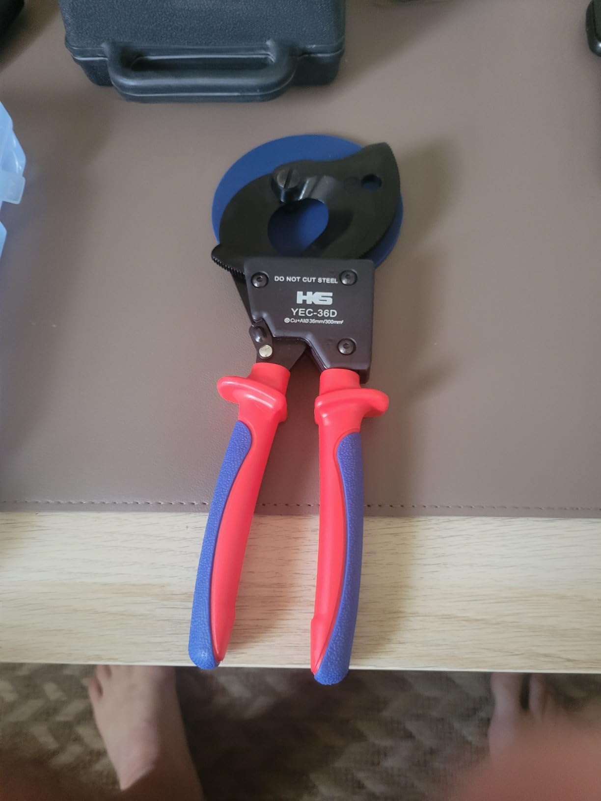 HKS Ratchet Cable Wire Cutter Heavy Duty for Cutting Electrical Aluminum Copper and Multi-core Cables up to 300mm² (AWG 600MCM) customer photo 1