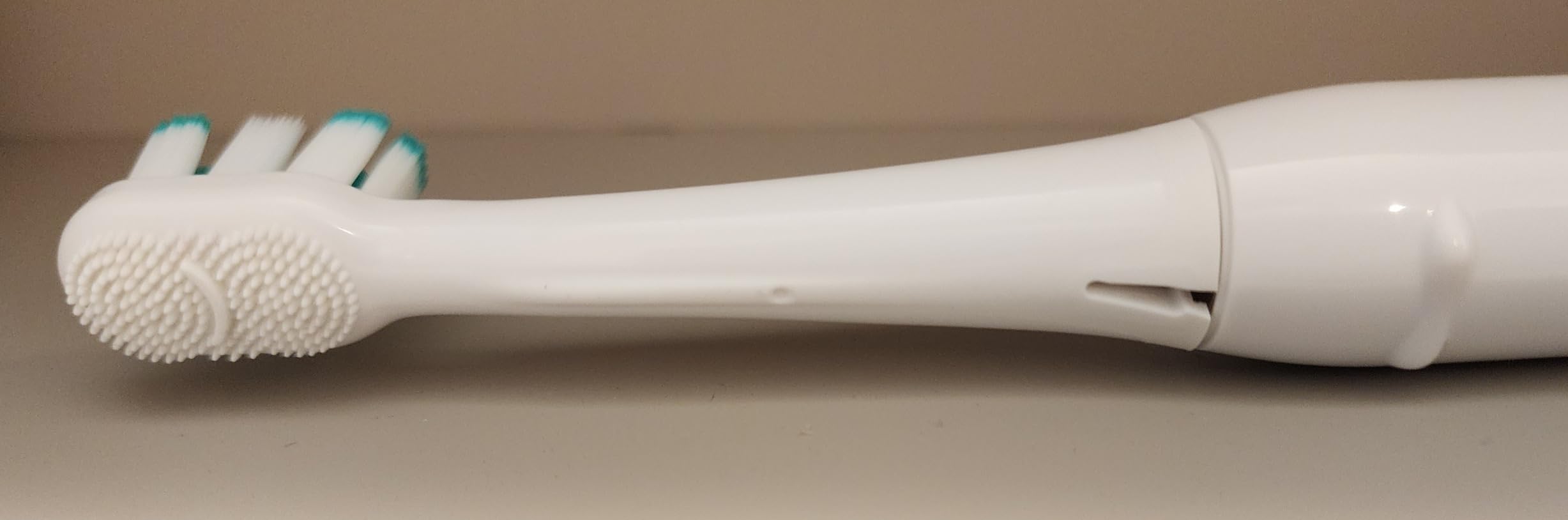 Colgate Total Adult Battery Powered Electric Toothbrush, White, Soft customer photo 2